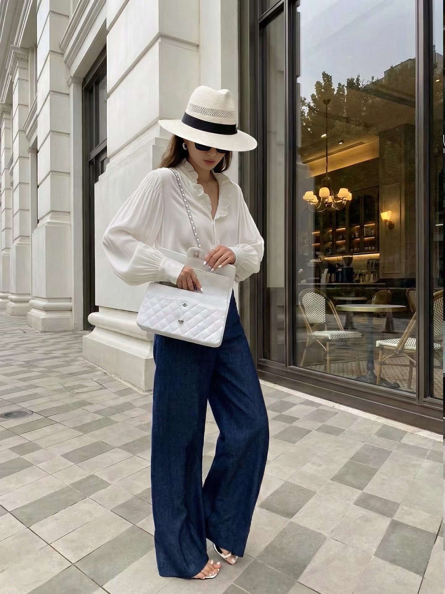 雲朵白荷葉滾邊V領排釦造型襯衫-S-L (Elegant & Love)