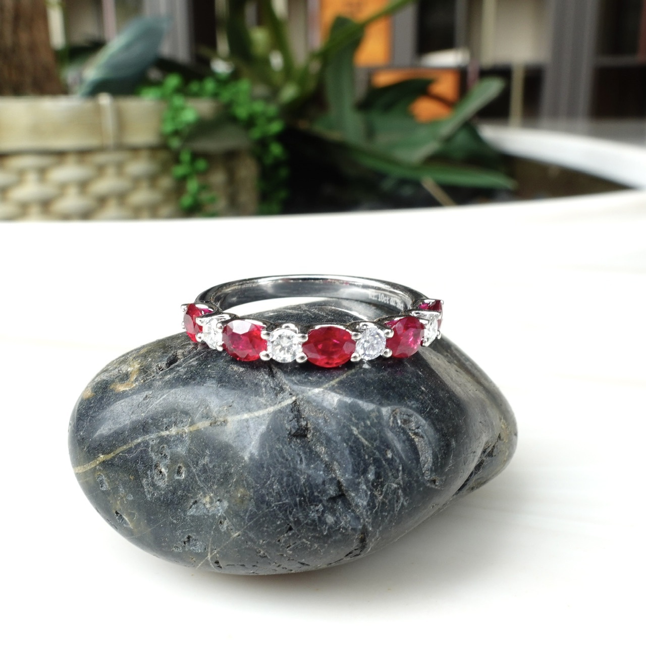 18K金天然紅寶石鑽石排戒-橢圓形切割