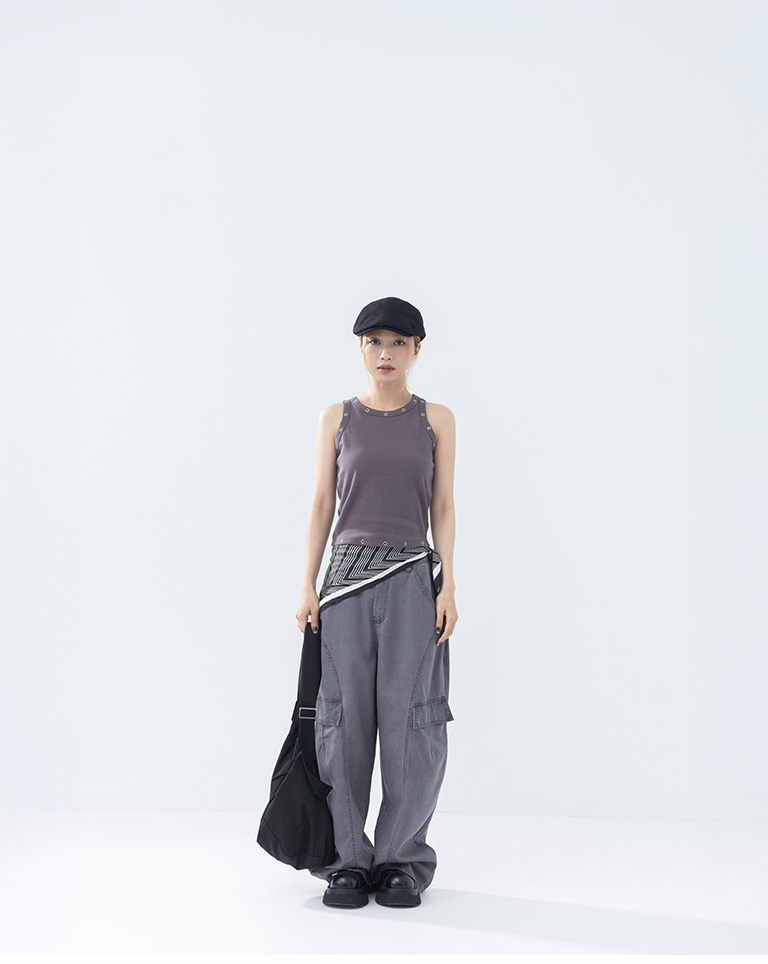 Diagonal cut cargo pockets, low-rise cocoon-shaped trousers, available in two colors, S/M/L.【04102045】in stock+pre-order