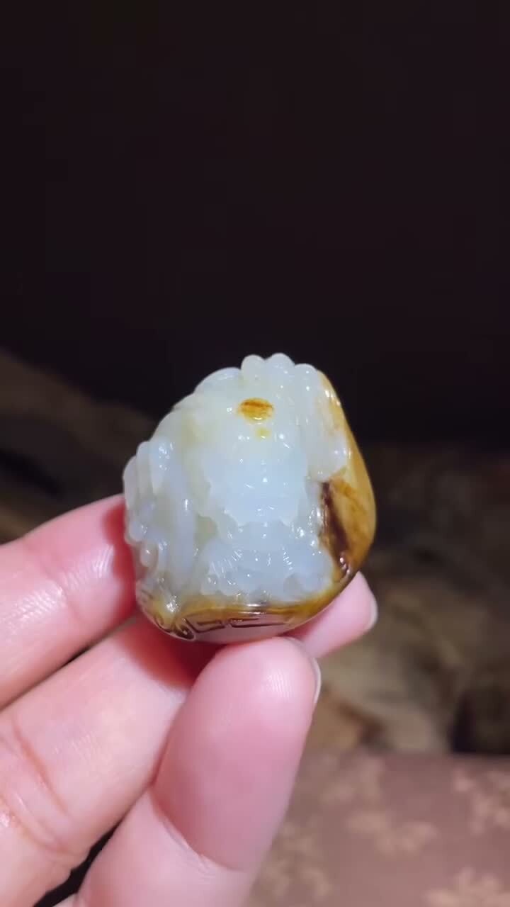 410720 和田玉籽料龍行天下