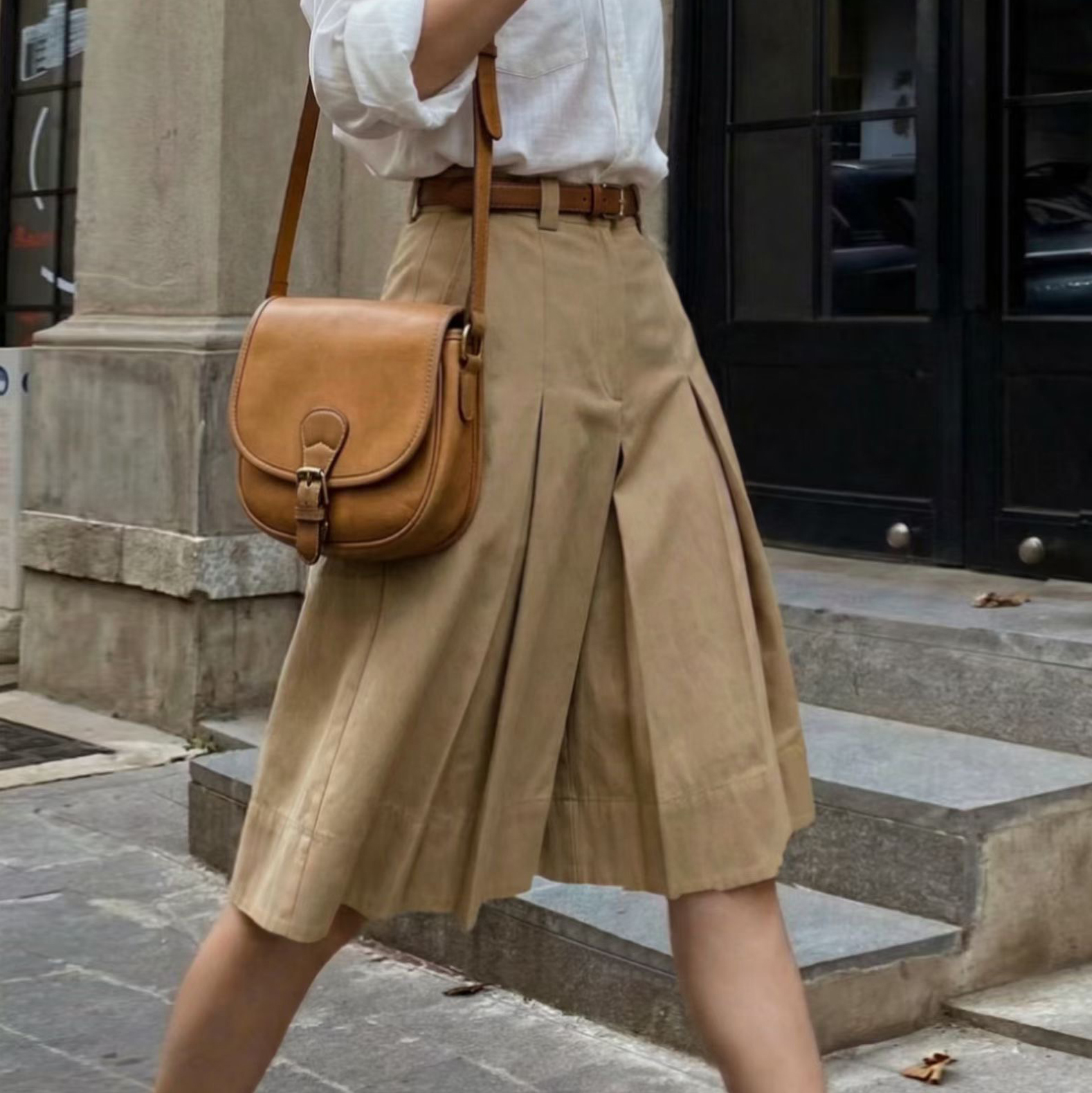 奶茶杏打褶造型A字過膝七分寬褲-S-L (Elegant & Love)