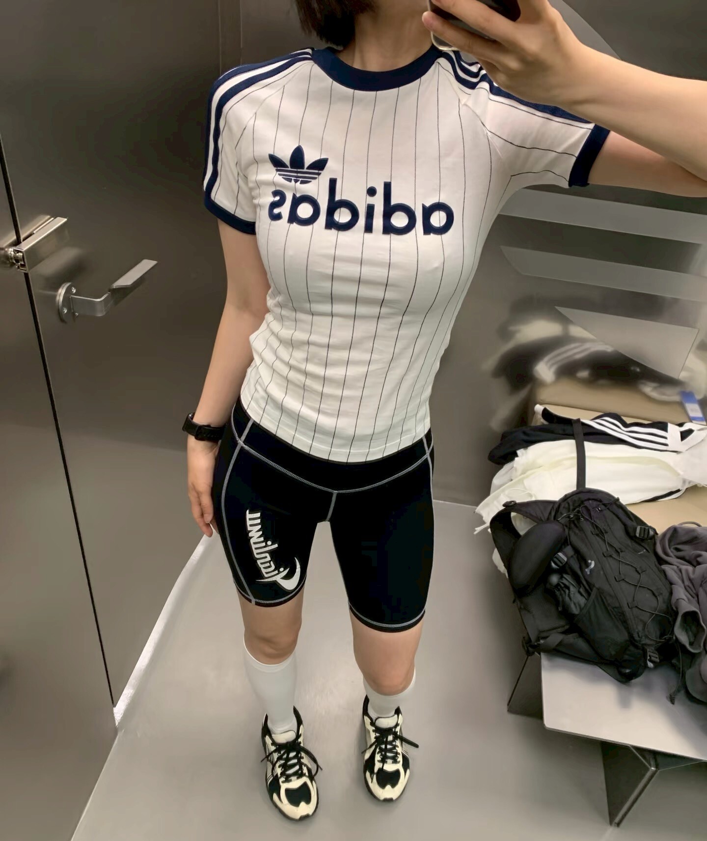 【Luxury】 ADIDAS ORIGINALS 條紋短袖 親膚 愛迪達合身短袖logo 插肩短版短袖 女款 米白色 藍色 粉色 線條 大字母 三葉草 JC7705 KQ9063 世足 三條線
