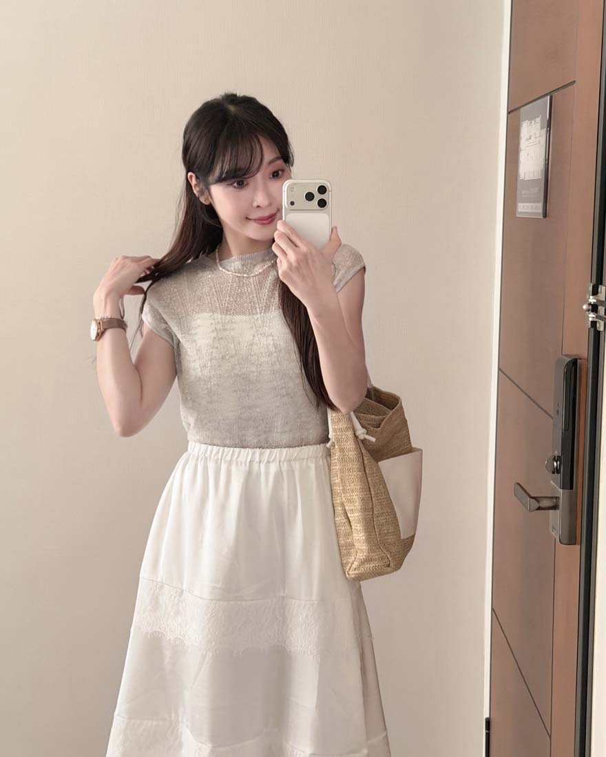 LINA LINA亮眼質感燙鑽菱格織紋針織上衣-貴氣灰