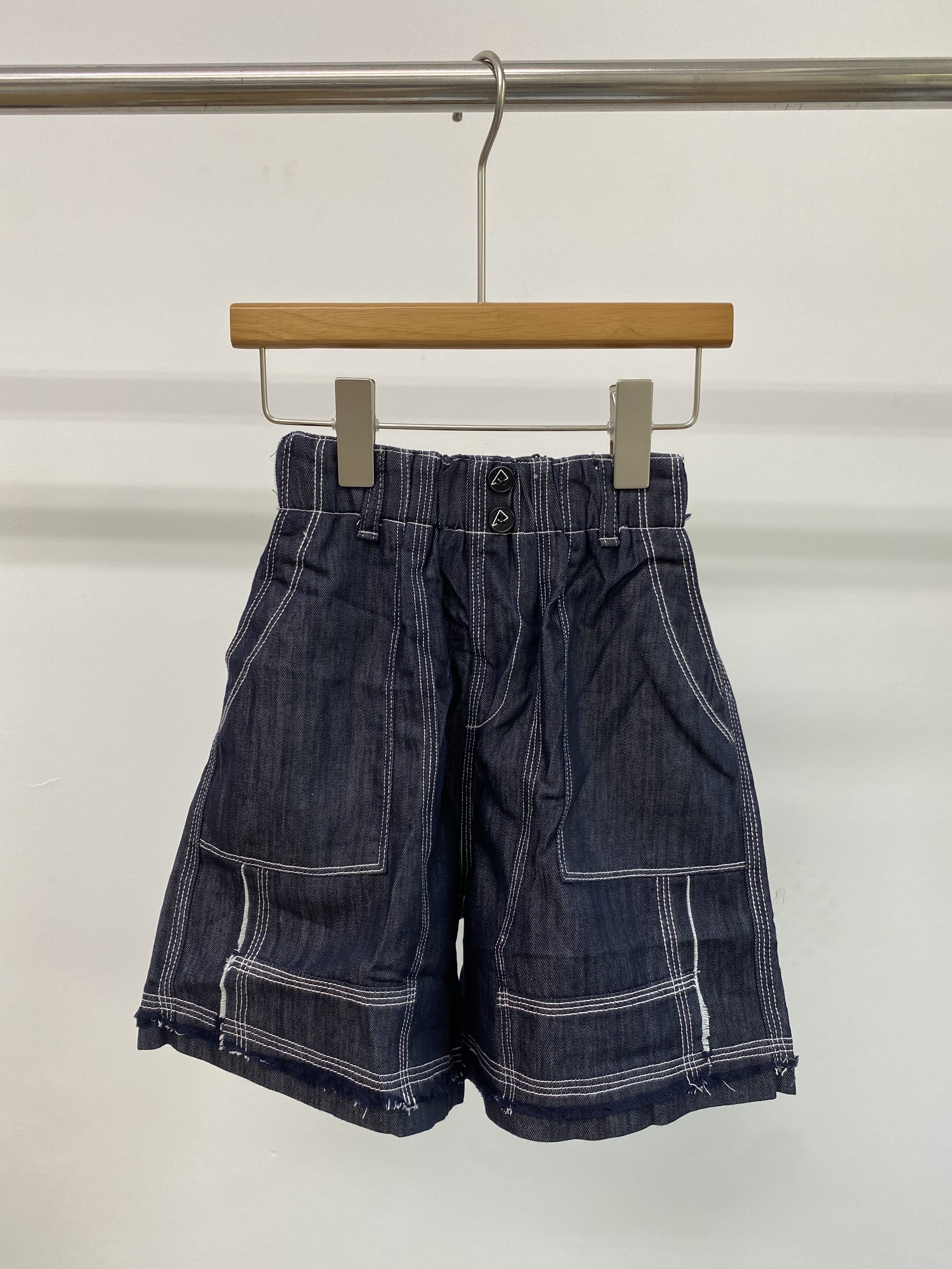 A04931鬚邊造型牛仔六分褲