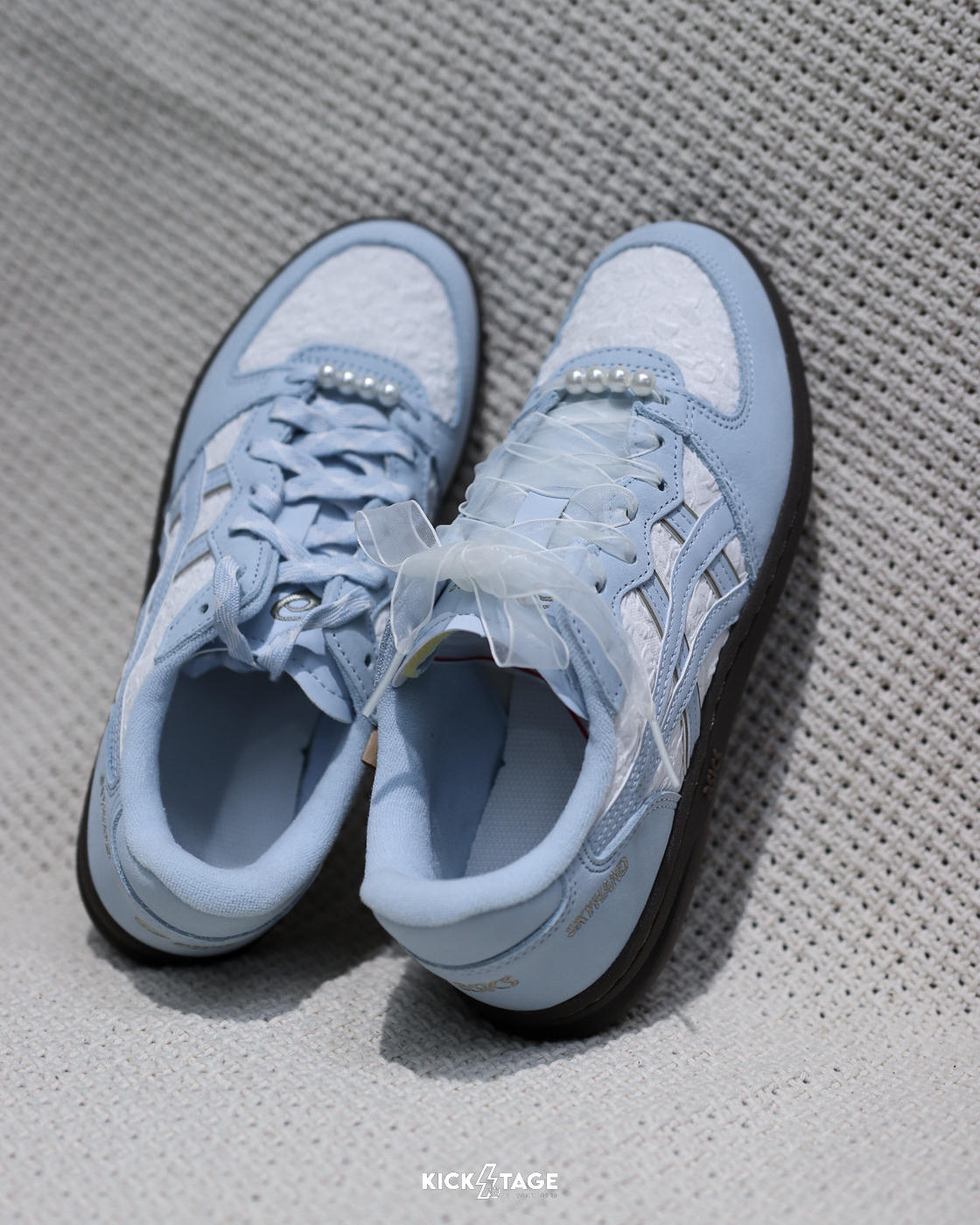 女鞋 ASICS SKYHAND OG 白水藍色 薩克斯藍 串珠 休閒跑鞋【1203A880-100】