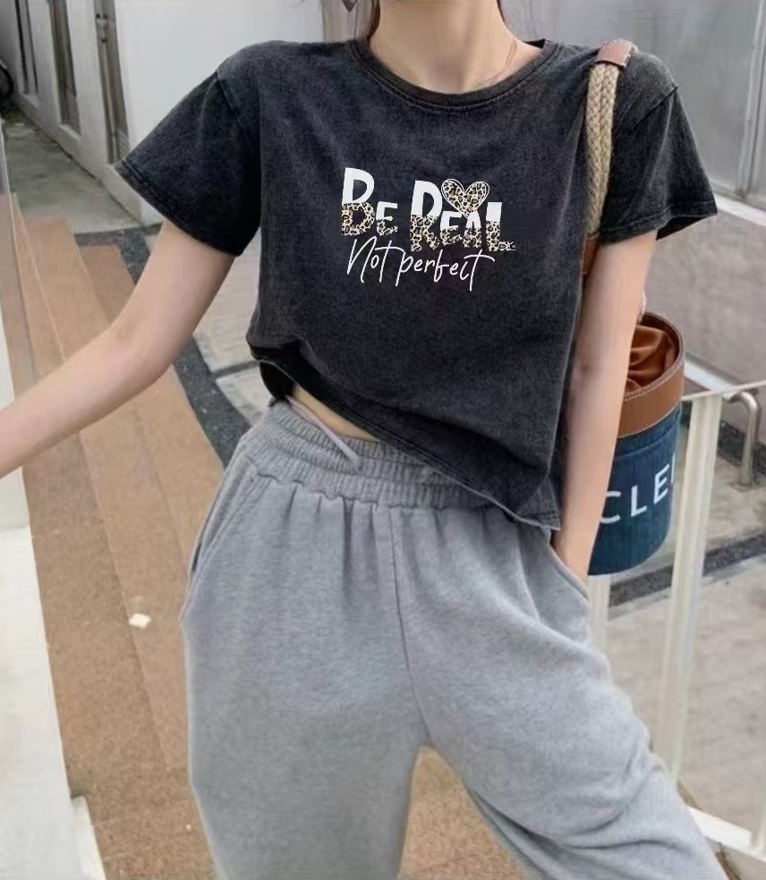 豹紋字母短版水洗上衣