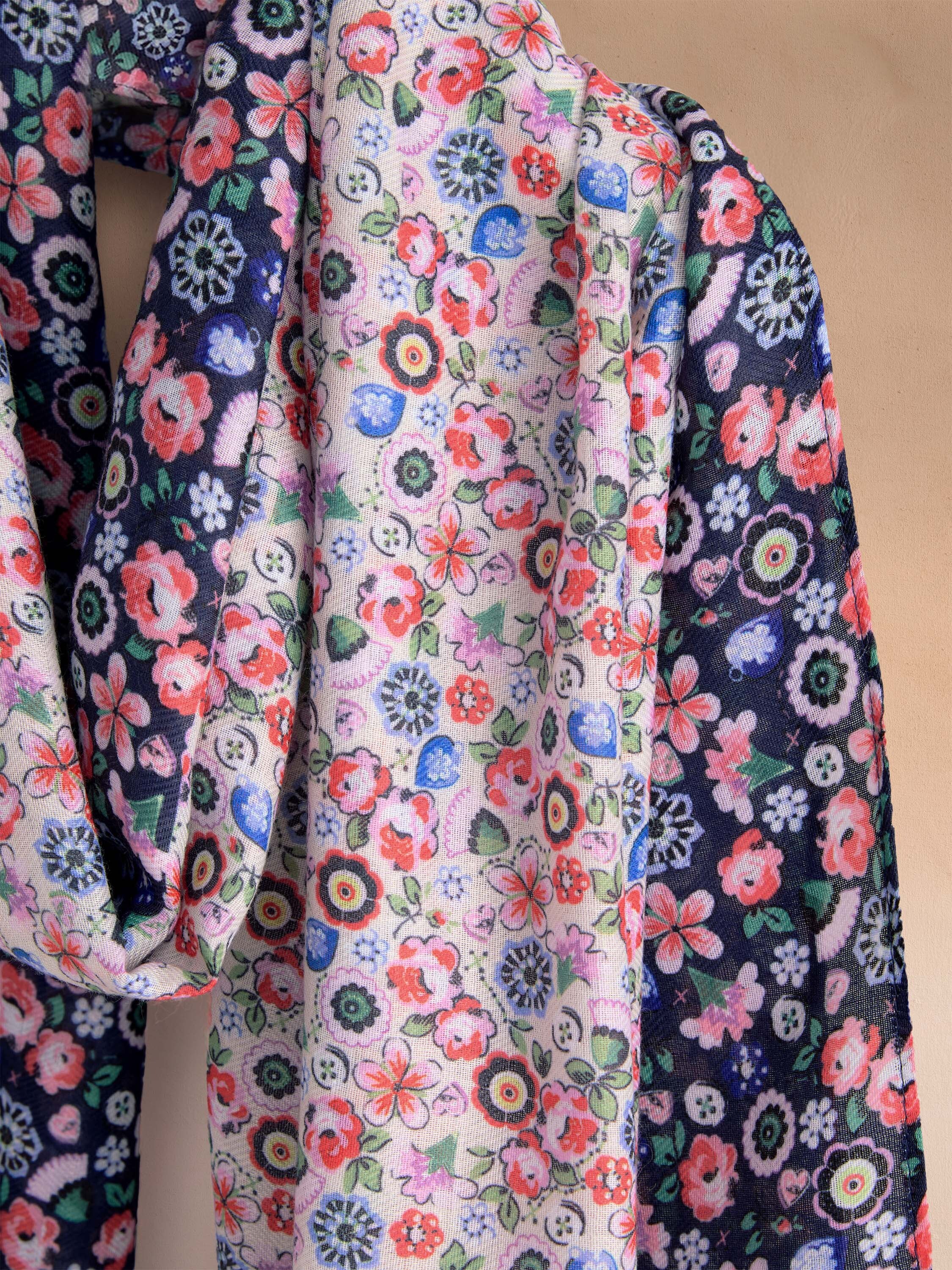 Pearly Queen Ditsy 雙面圍巾