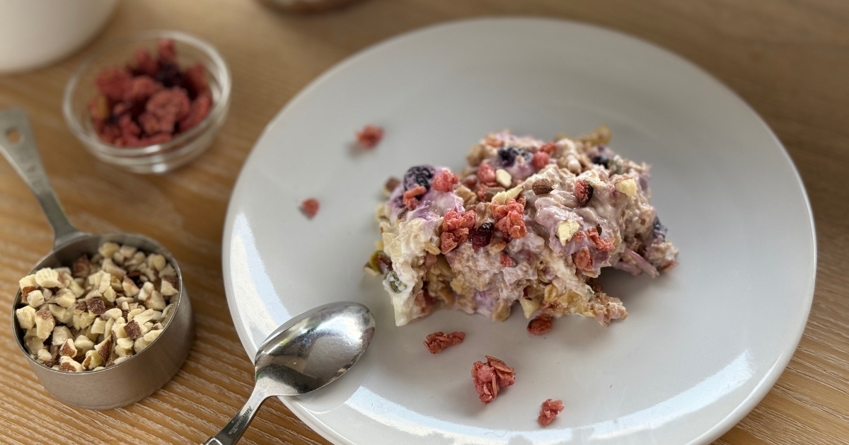 冷藏完後即可食用，品嚐前可選擇1~2項選擇食材撒在頂部增添風味或口感