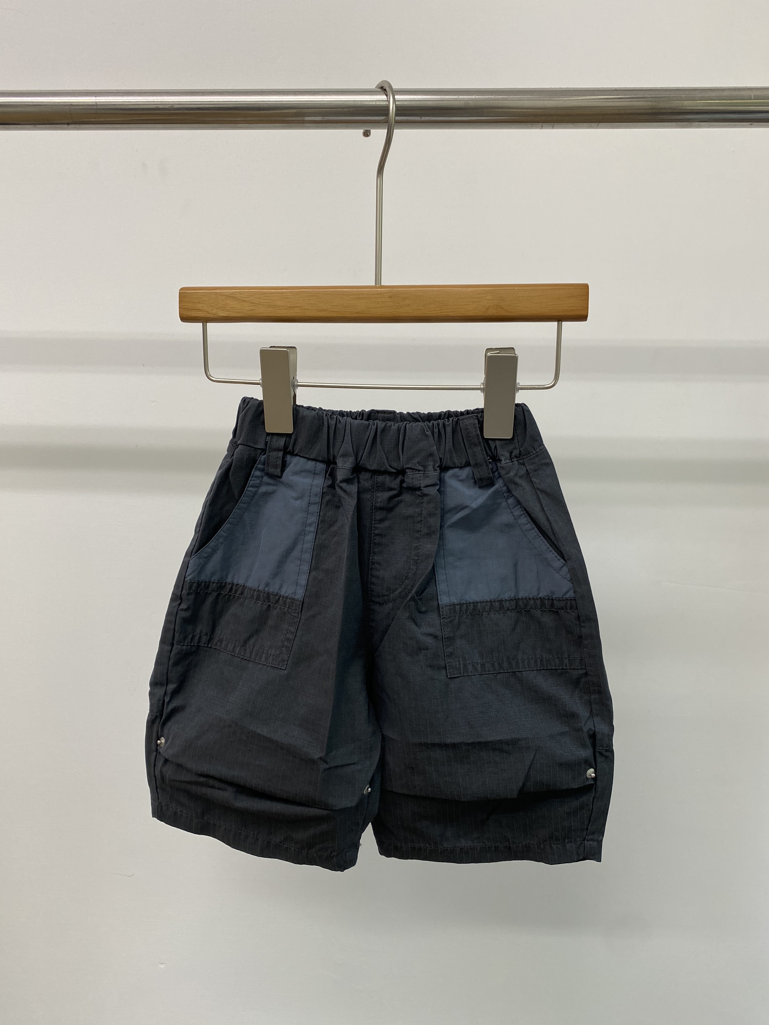 A04934壓褶拼色短褲