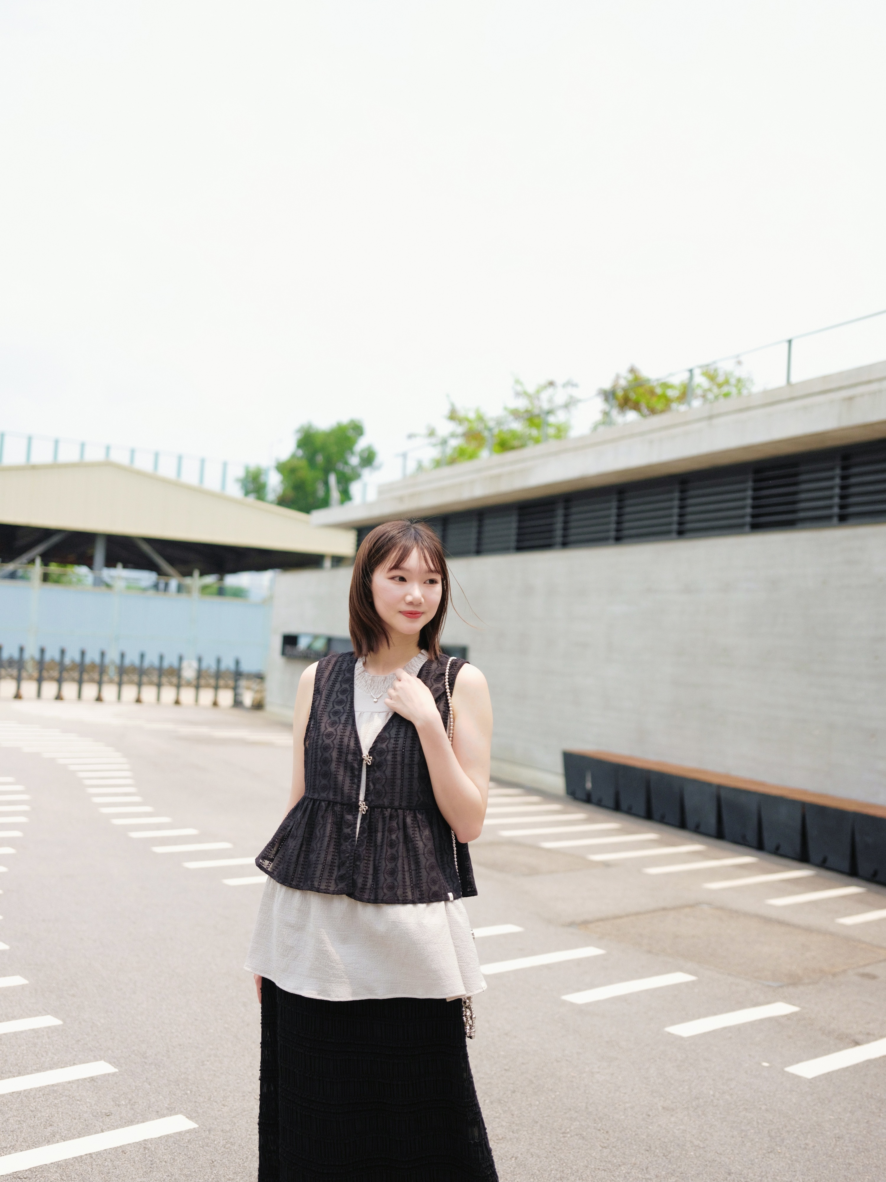 兩色 / 花朵鈕扣薄款V領馬甲 / Floral Button Eyelet Peplum V-Neck Vest