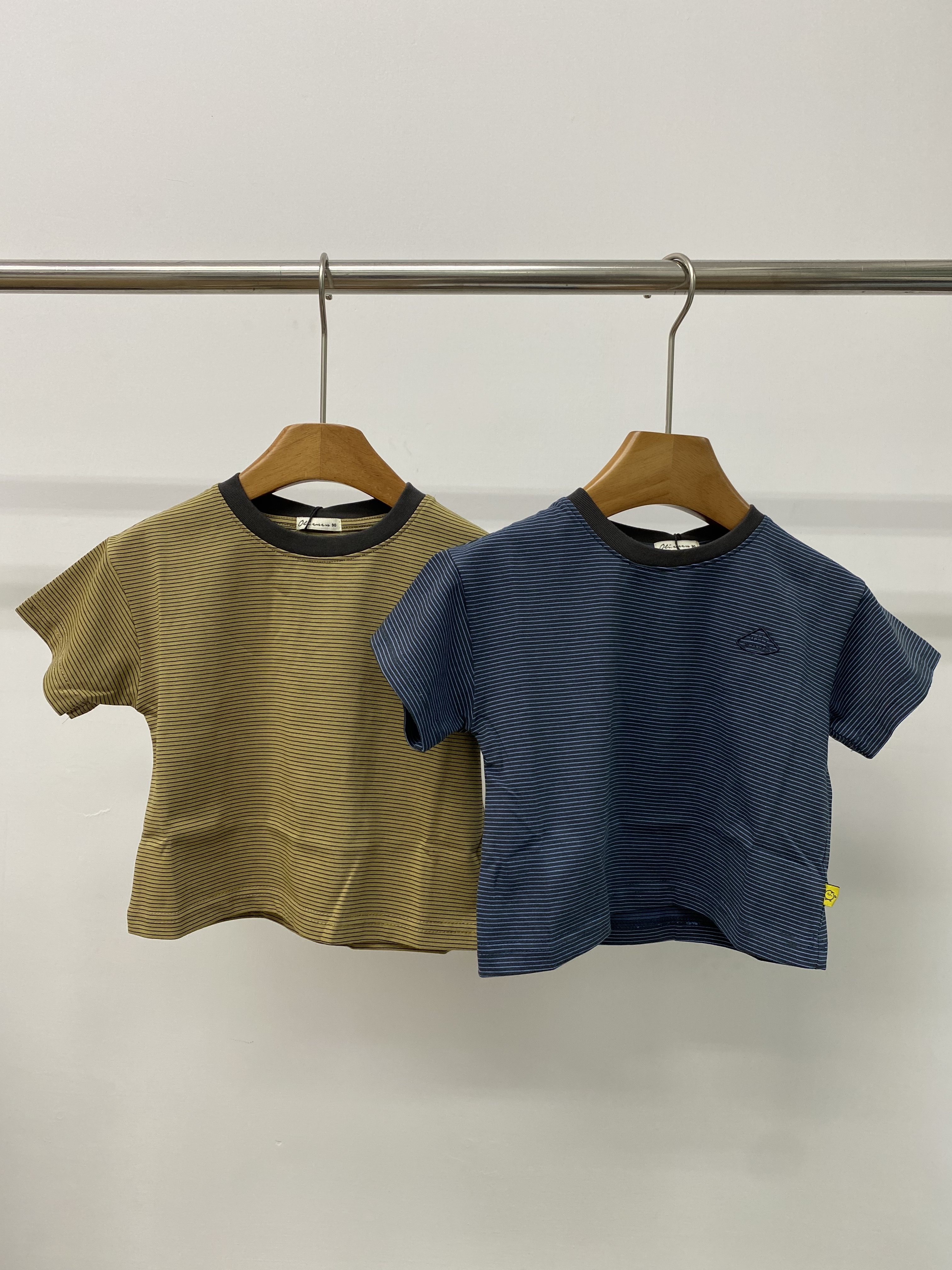 A04936條紋刺繡上衣