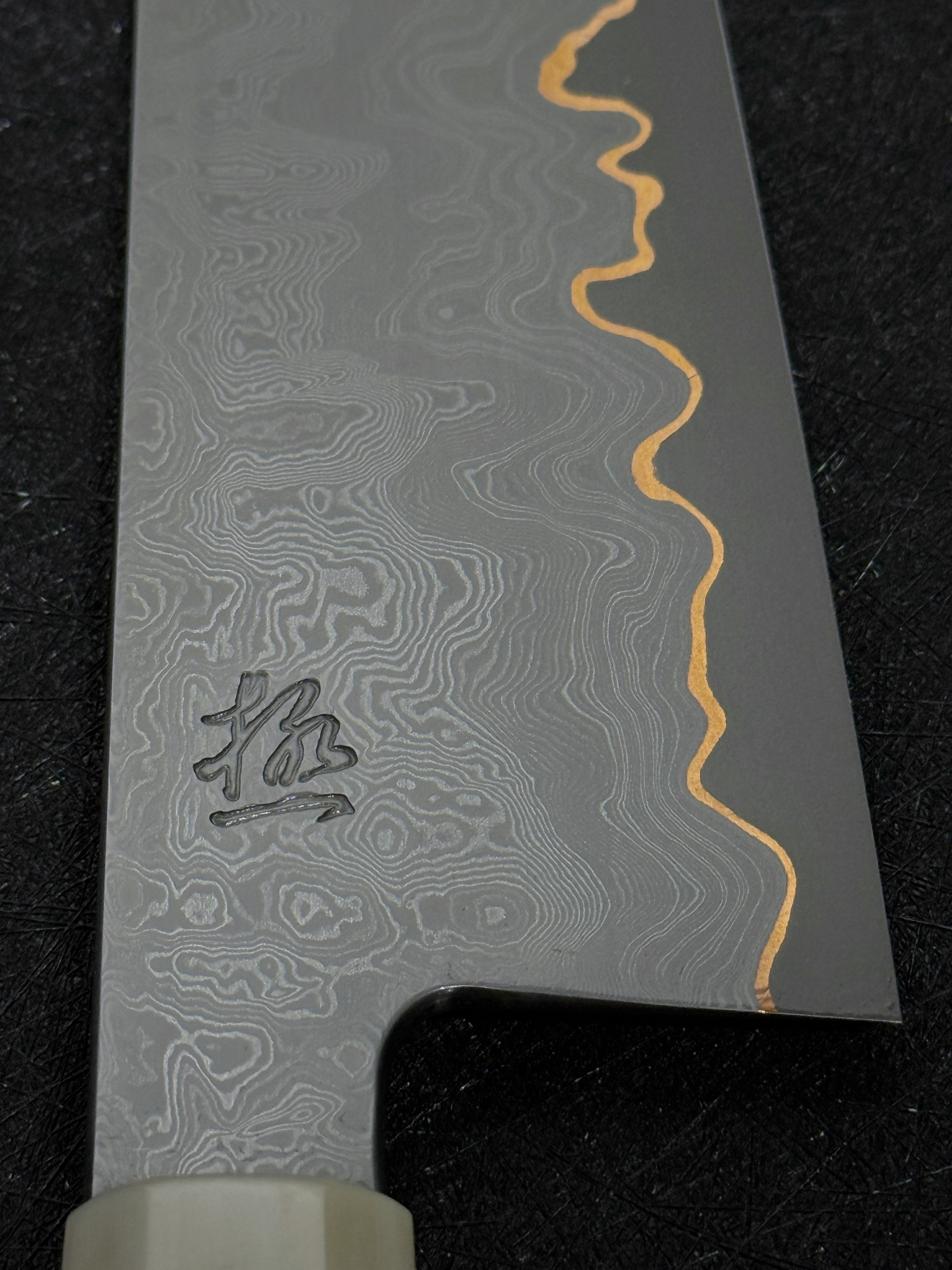 極銳 薄暮 Apex Ultra 牛刀