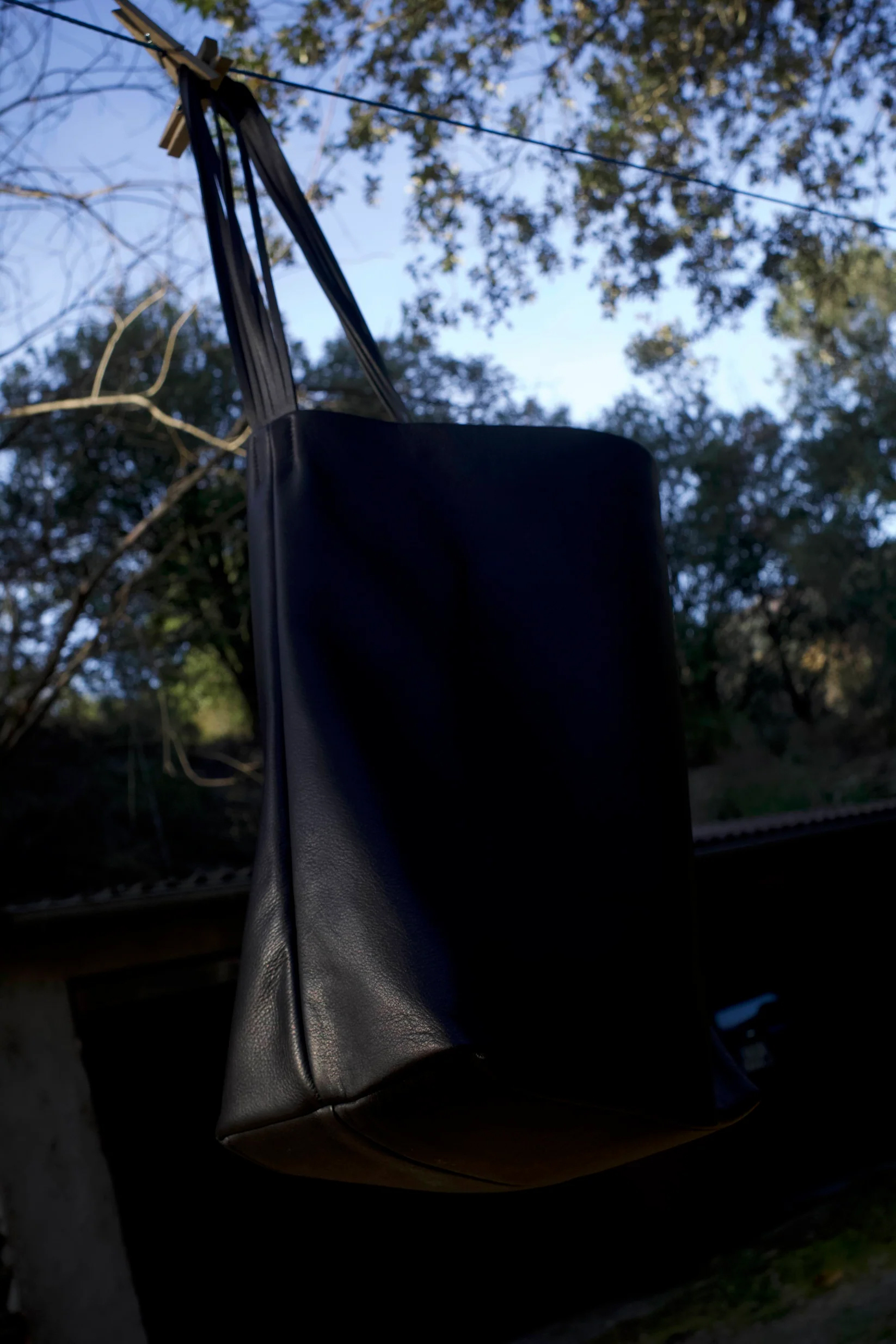 seya. SEYA X  ISAAC REINA LEATHER HOBO - LARGE