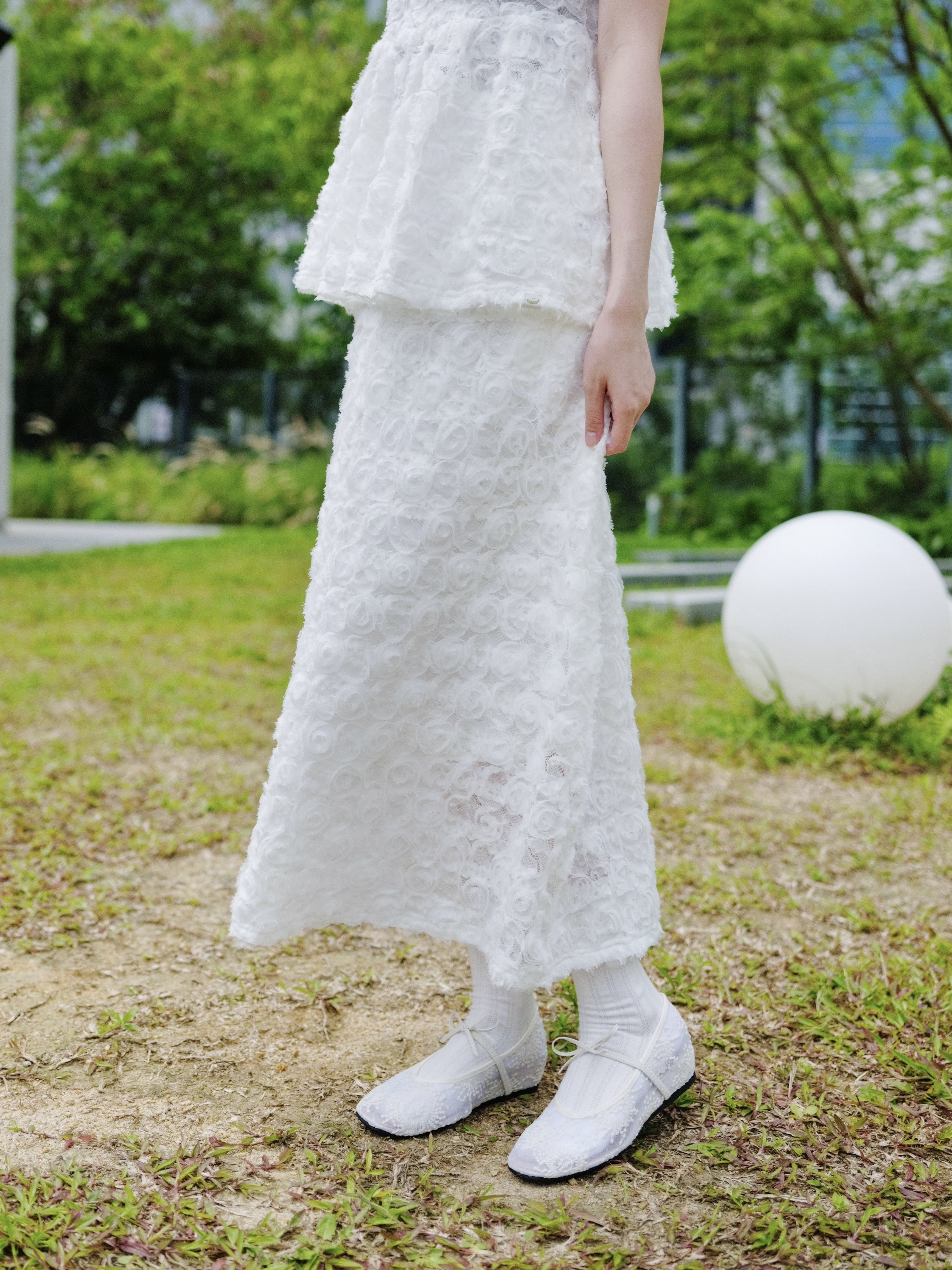 兩色 / 玫瑰網紗小A字長裙 / Rosette Mesh Textured A-Line Skirt