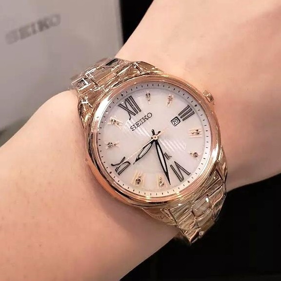【SEIKO Lukia 精工】Lukia 現代女性 自信 閃耀 太陽能  玫瑰金 女錶 SUT364J1