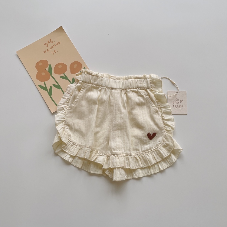 刺繡愛心荷葉邊短褲