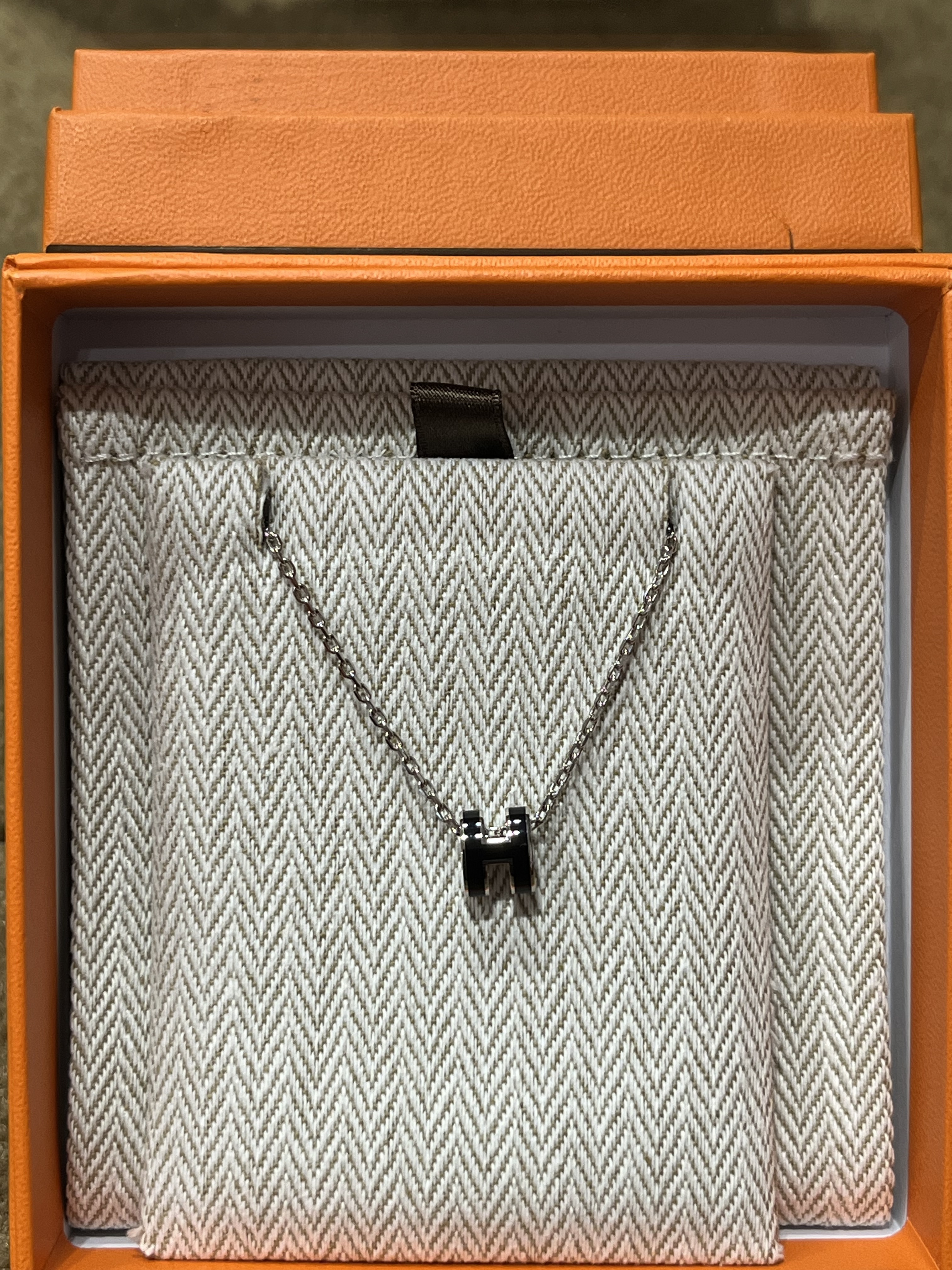 Mini pop H necklace 89 noir CK