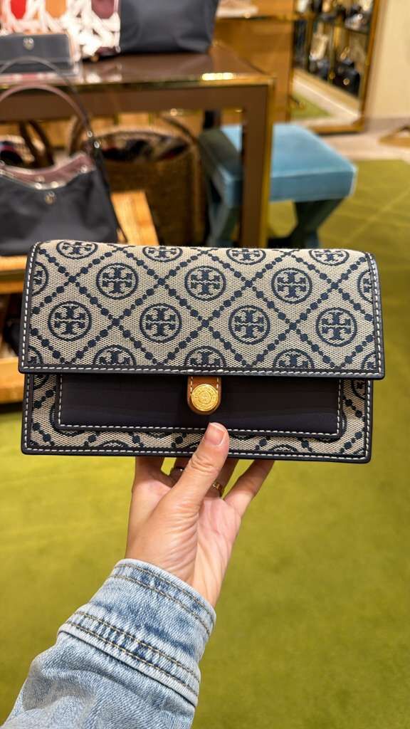 YO009 Tory Burch T Monogram 翻蓋手拿包 19x13cm