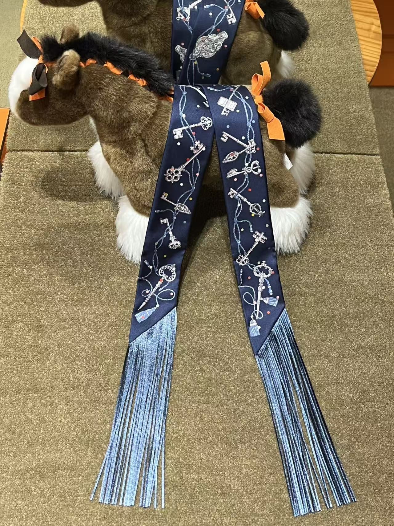 Les Cles a Pois leather fringes Twilly bleu marine / gris argent / multicolore