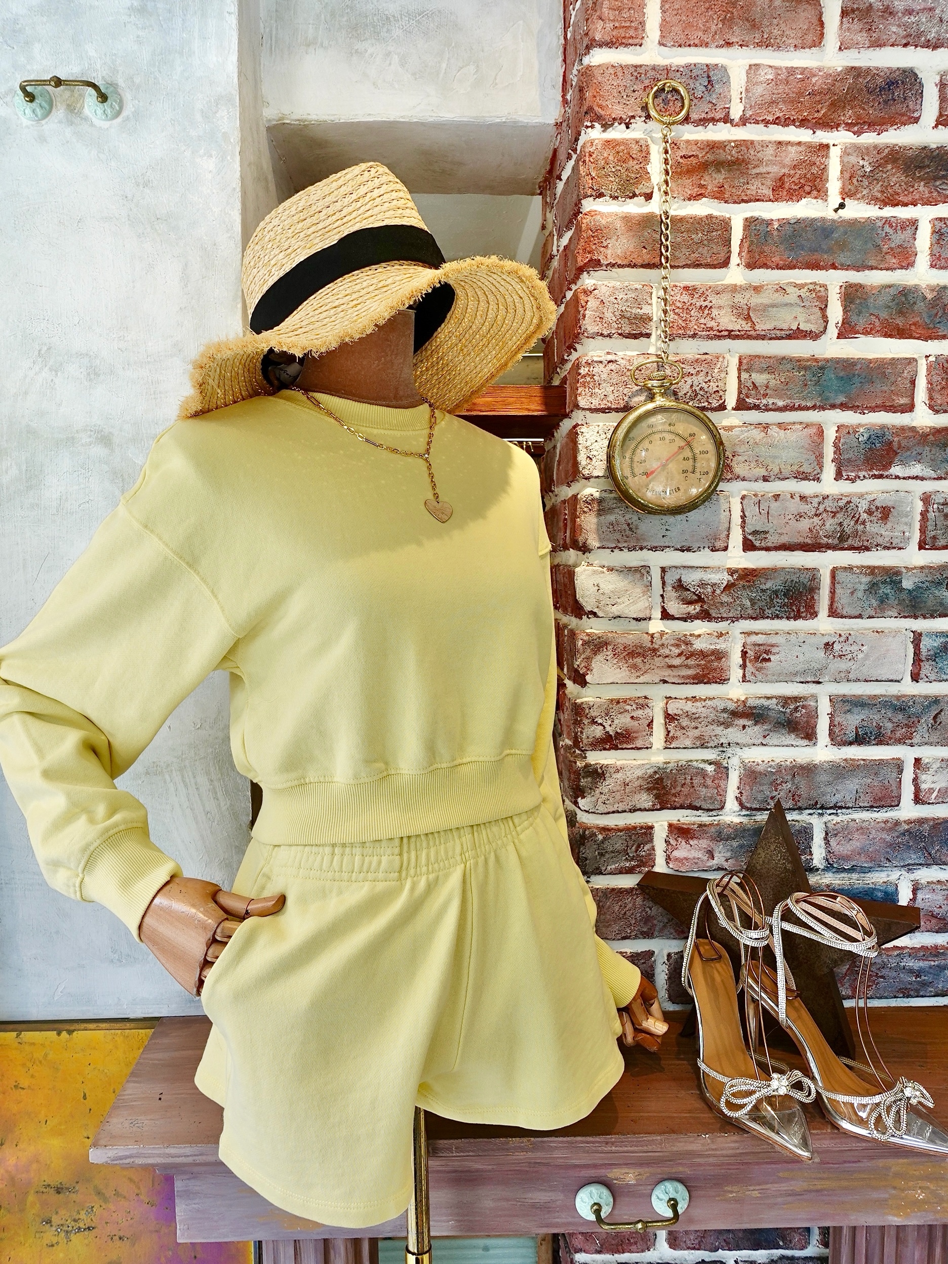 Butter Yellow黃色圓領短上衣+高腰短褲套裝