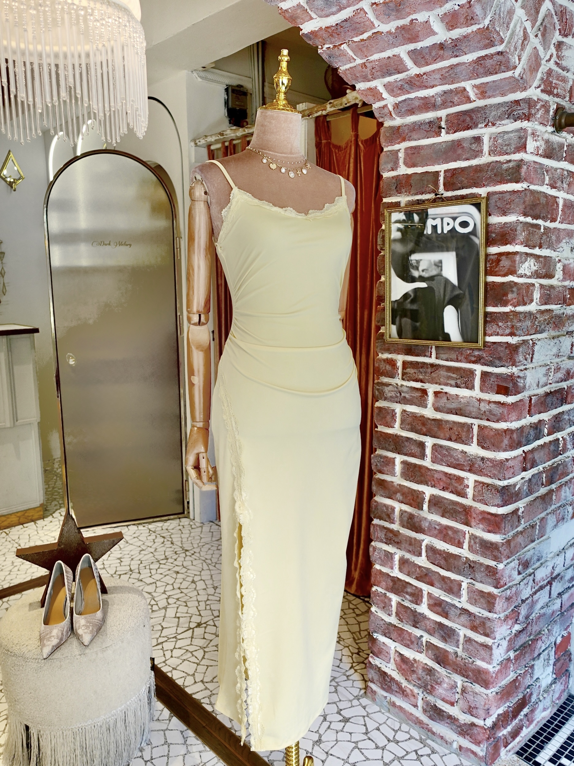 Butter Yellow奶油檸檬黃色抽皺蕾絲飾邊開叉Midi Dress