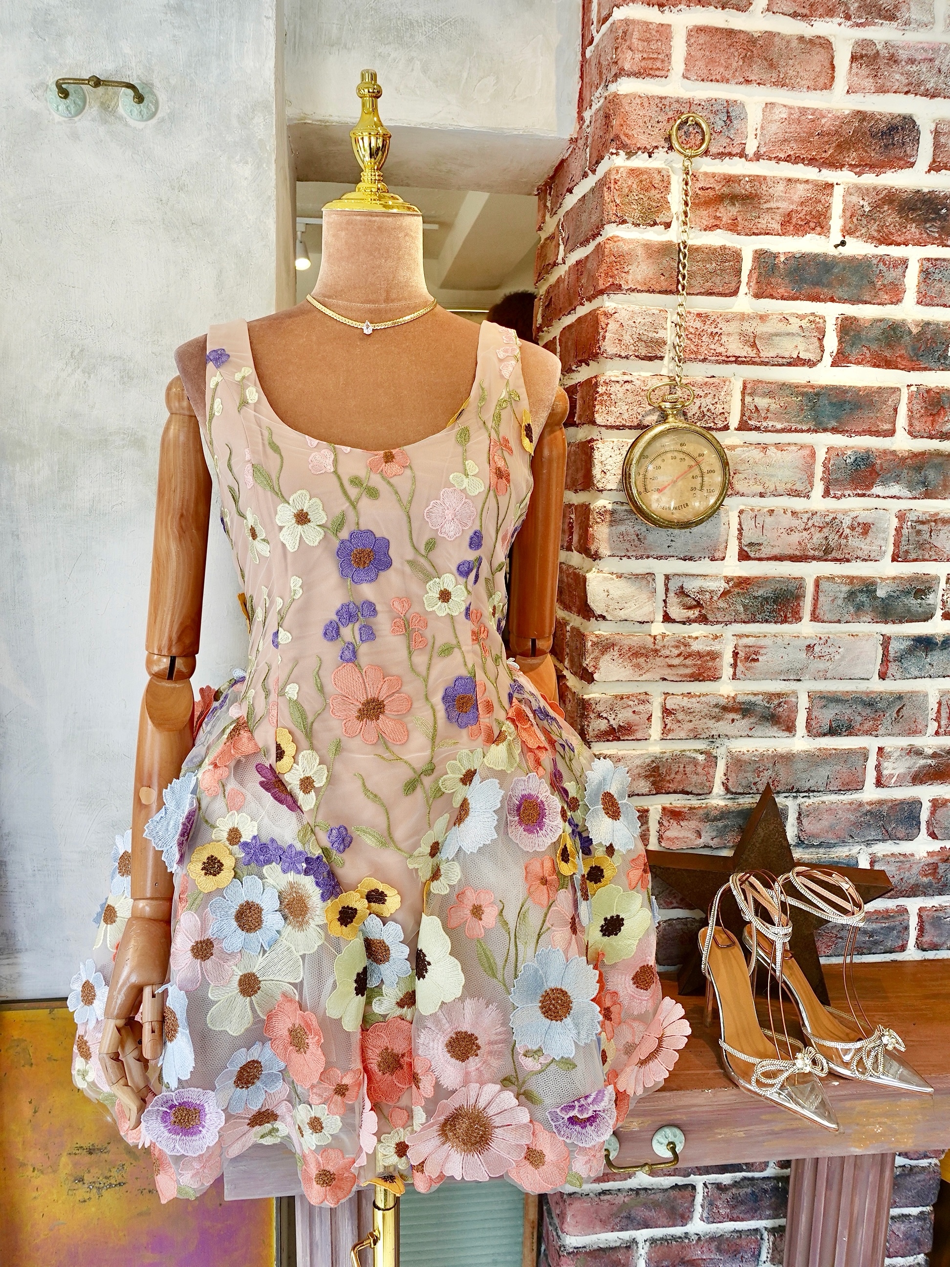 Wild Garden粉彩手工刺繡花朵裸色小禮服Dress