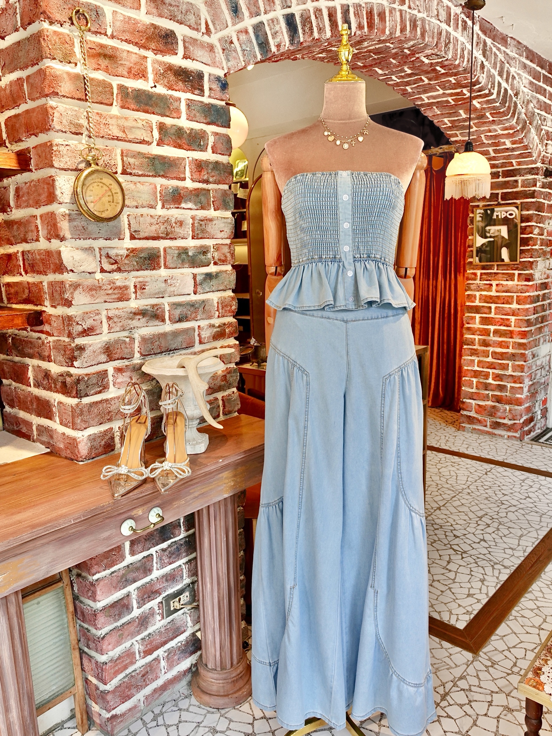 Light Denim淺單寧藍色荷葉飾邊短牛仔上衣+ 高腰長寬褲套裝