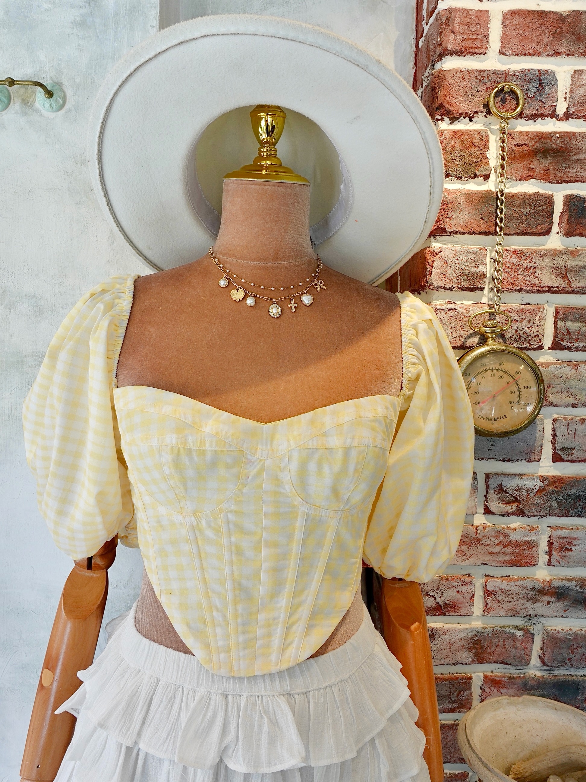 Butter Yellow奶油黃色格紋露肩馬甲上衣