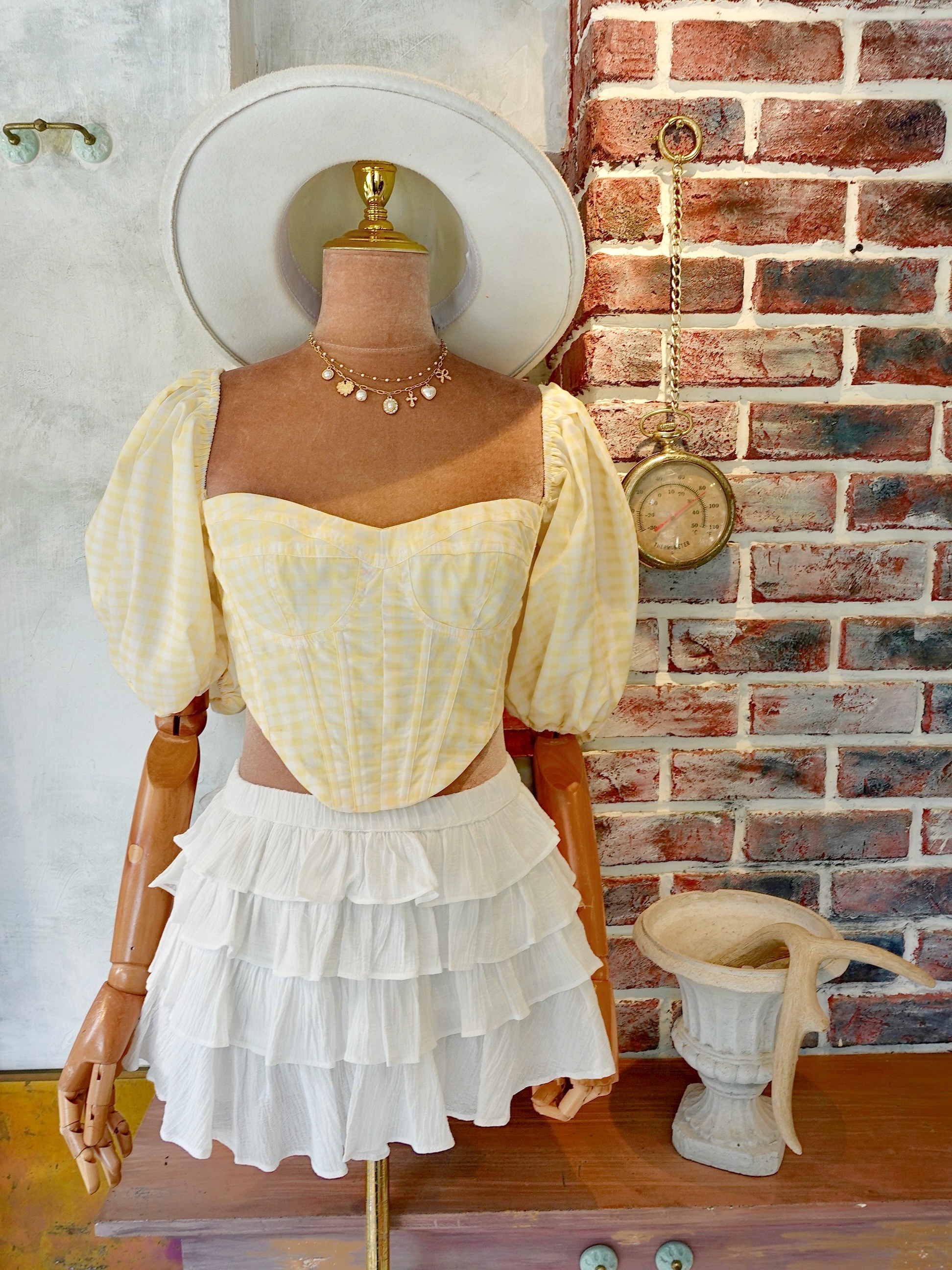 Butter Yellow奶油黃色格紋露肩馬甲上衣