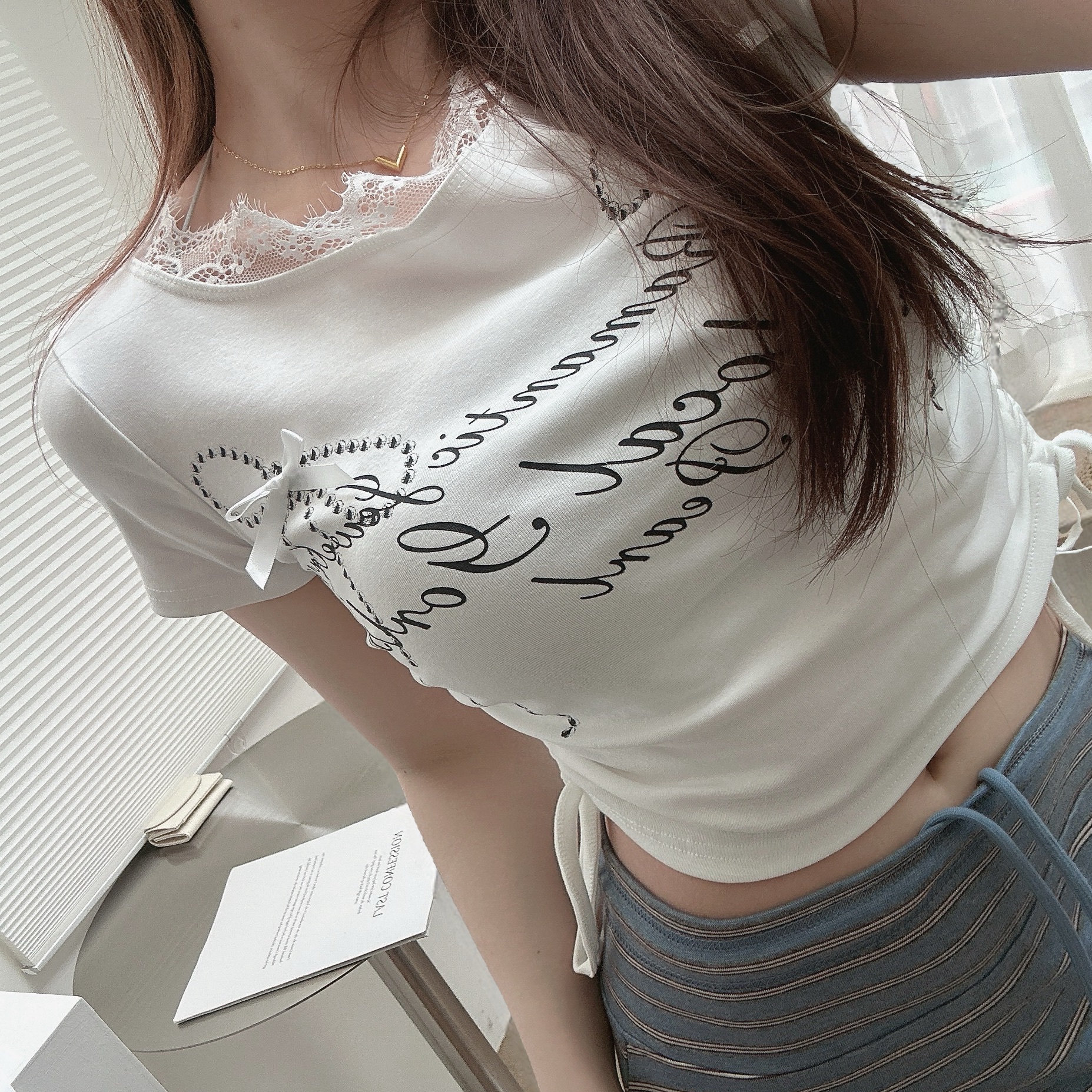 立體蕾絲蝴蝶抓皺短tee/三色