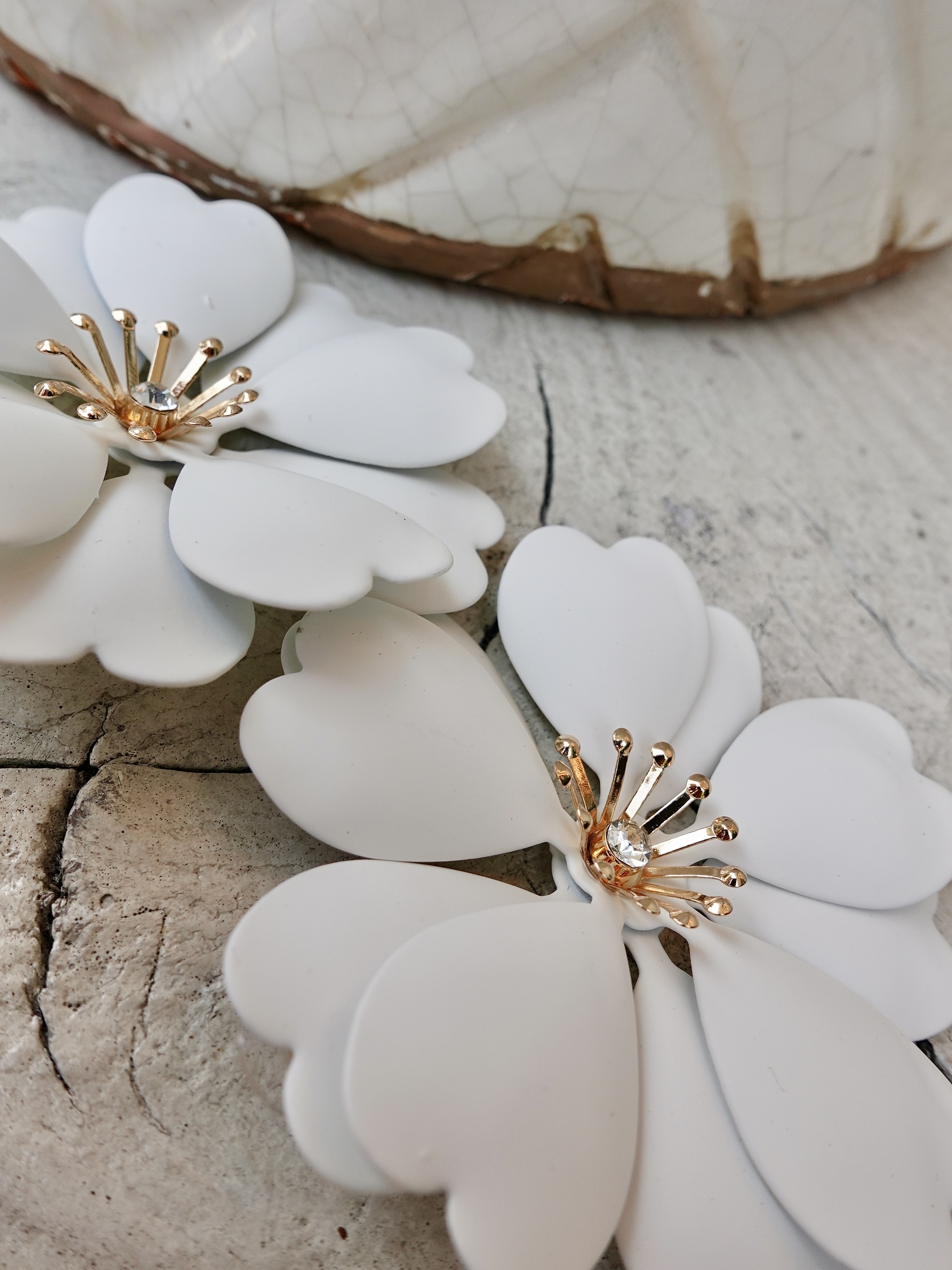 Little Daisyt 白色雛菊鑽蕊大耳環