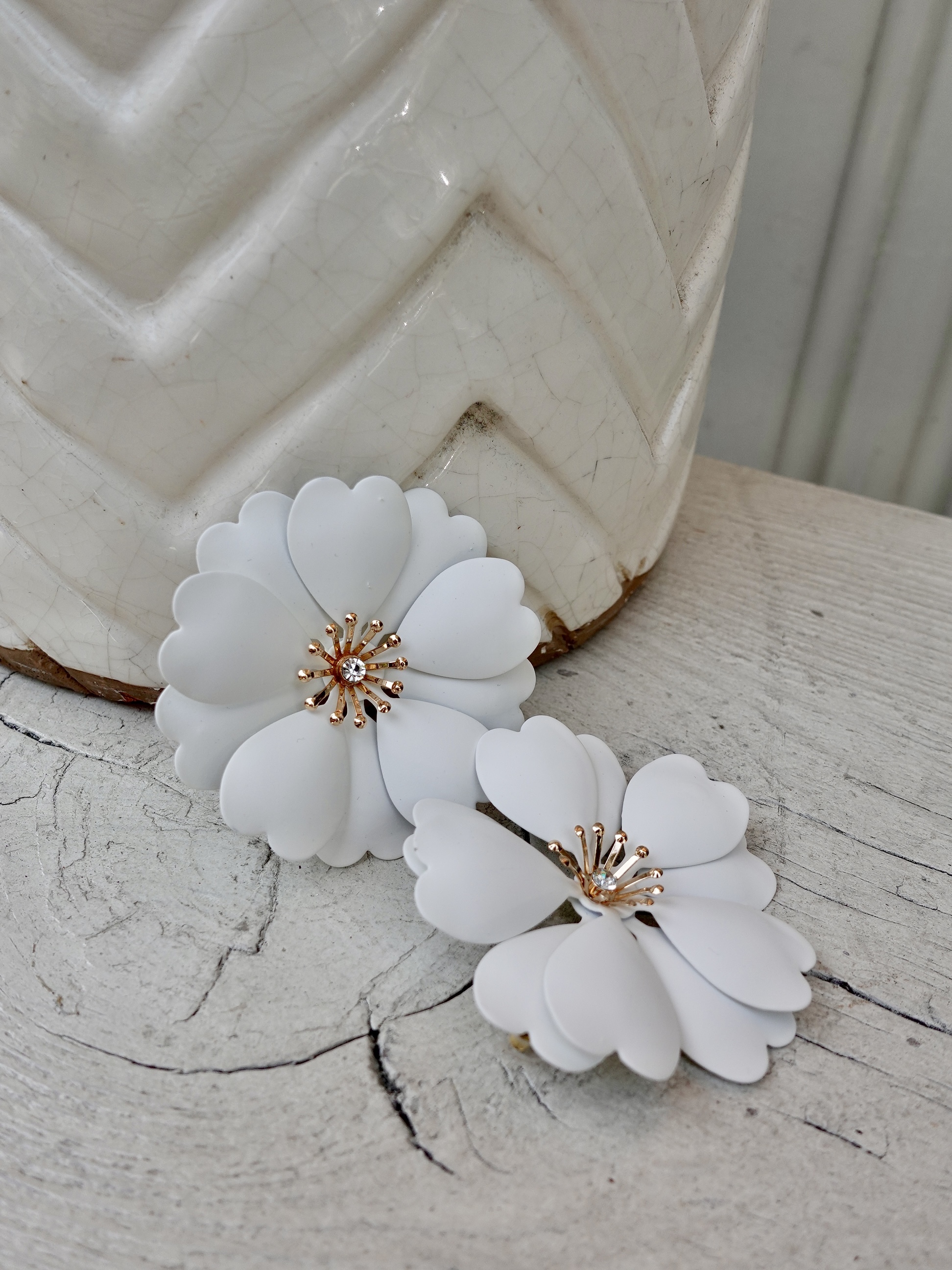 Little Daisyt 白色雛菊鑽蕊大耳環