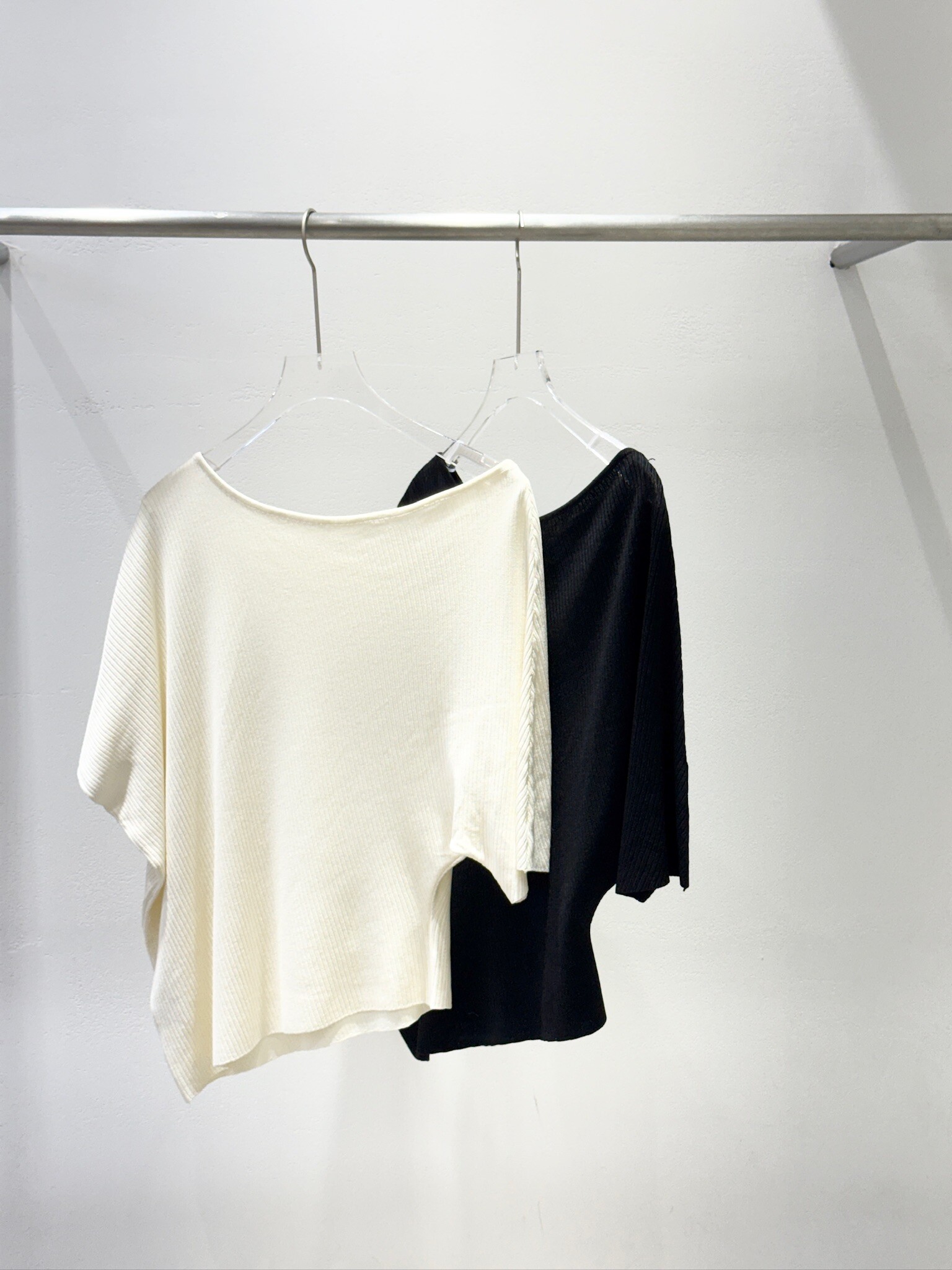 KR TWISTED SIDE TOP- TWO COLOURS