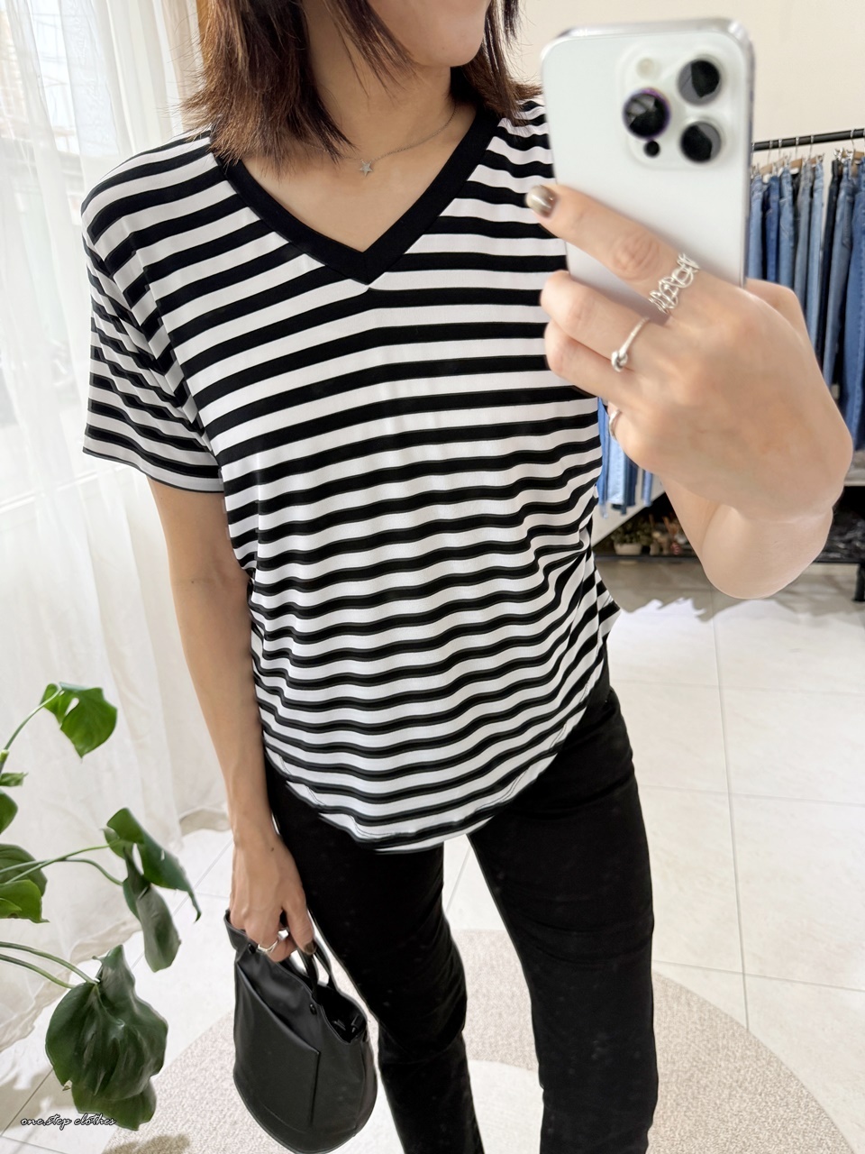 正韓V領彈性萊卡橫條上衣