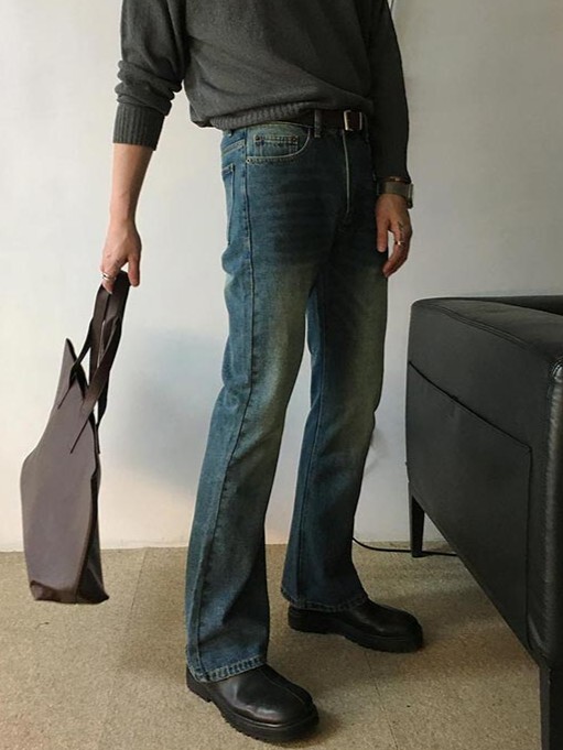 水洗刷色喇叭牛仔褲