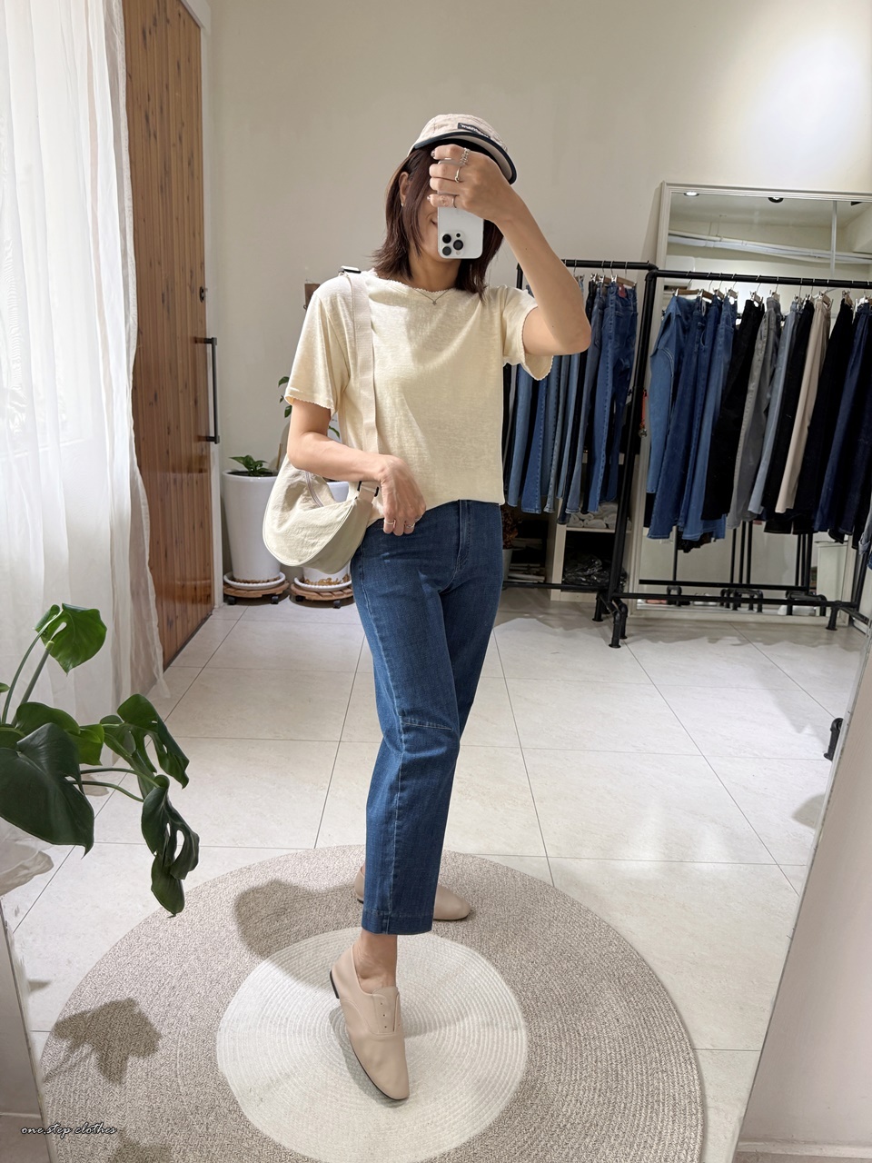 正韓手袖刺繡邊百搭素T (杏)