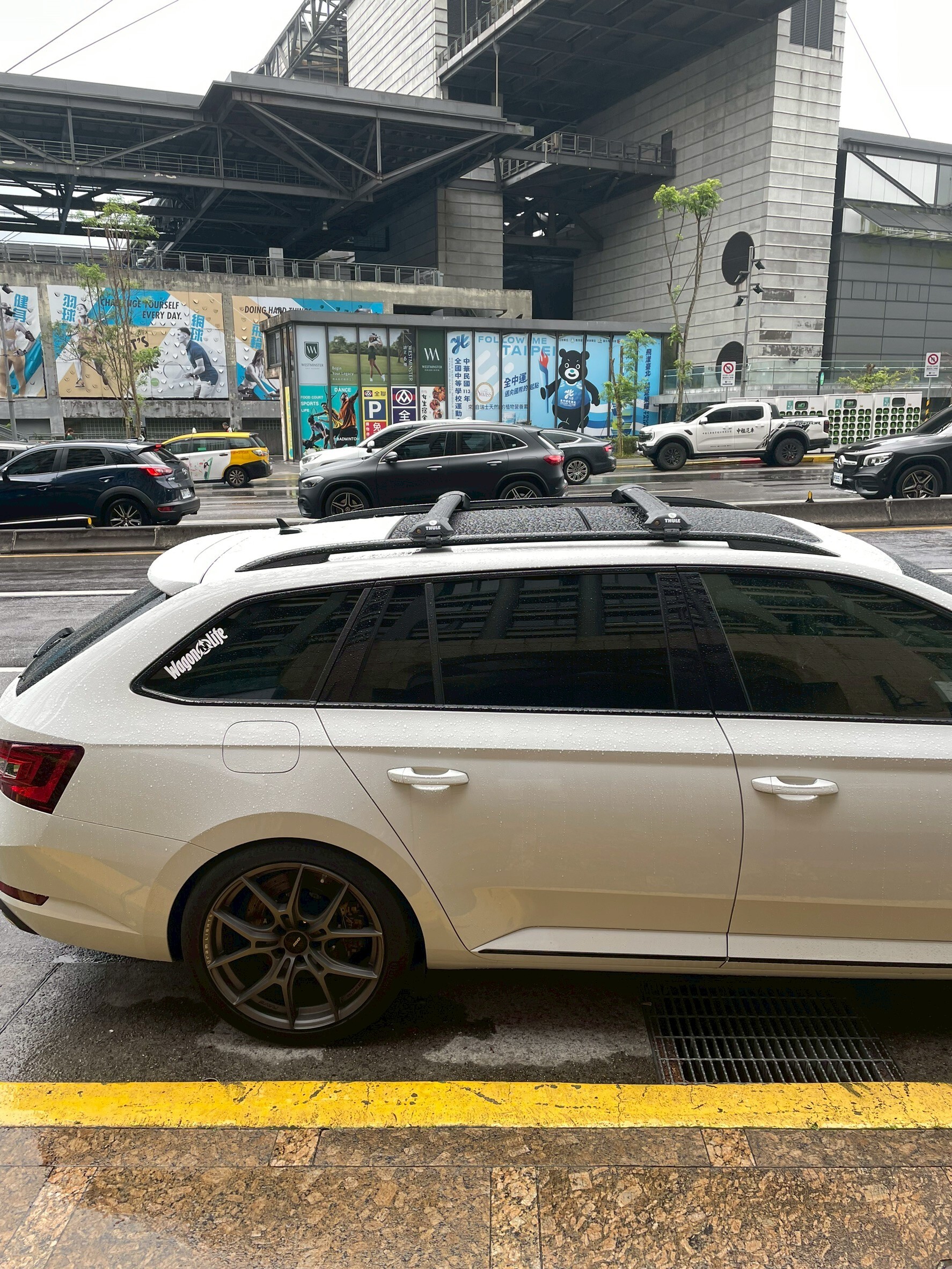 SKODA -SUPERB- Thule 7204 車頂架 -實車安裝-unrv.台灣專業安裝