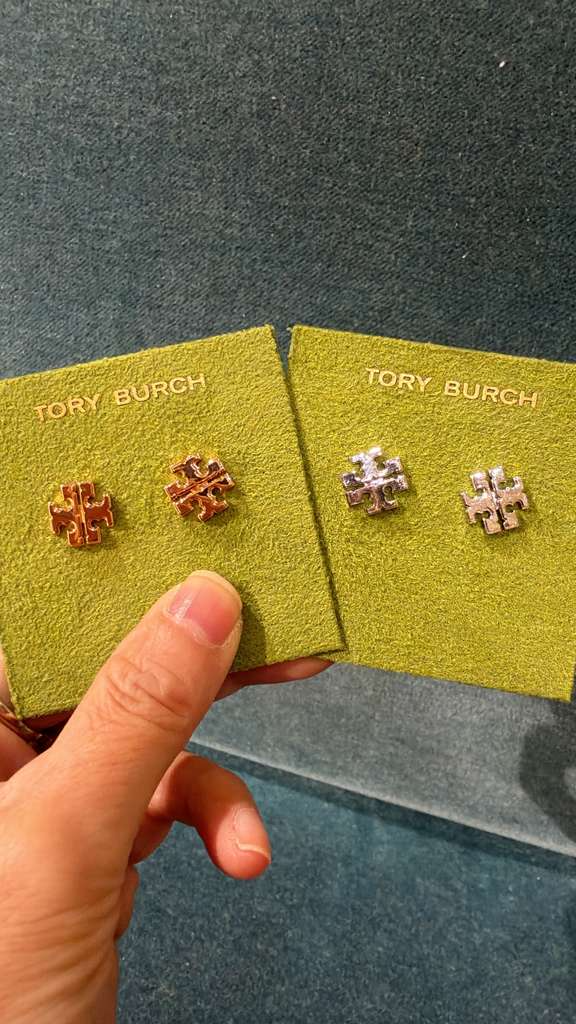 YO036 Tory Burch Eleanor 小型標誌針式耳環