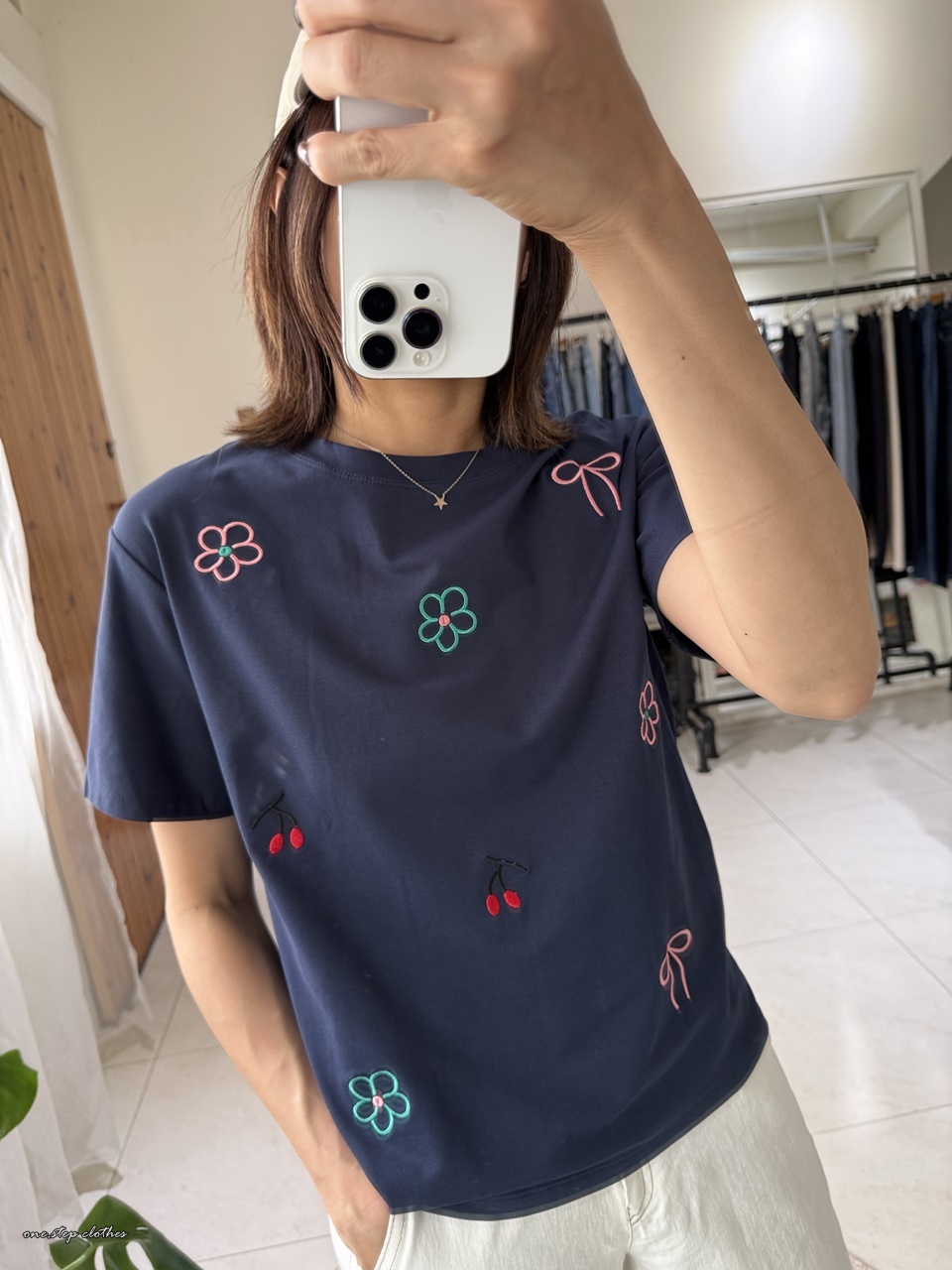 正韓小花櫻桃刺繡T (藍)