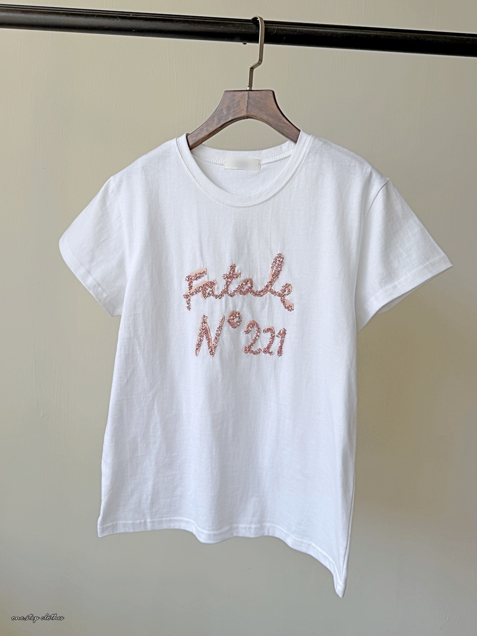 正韓N221雙色亮片字母T (白)