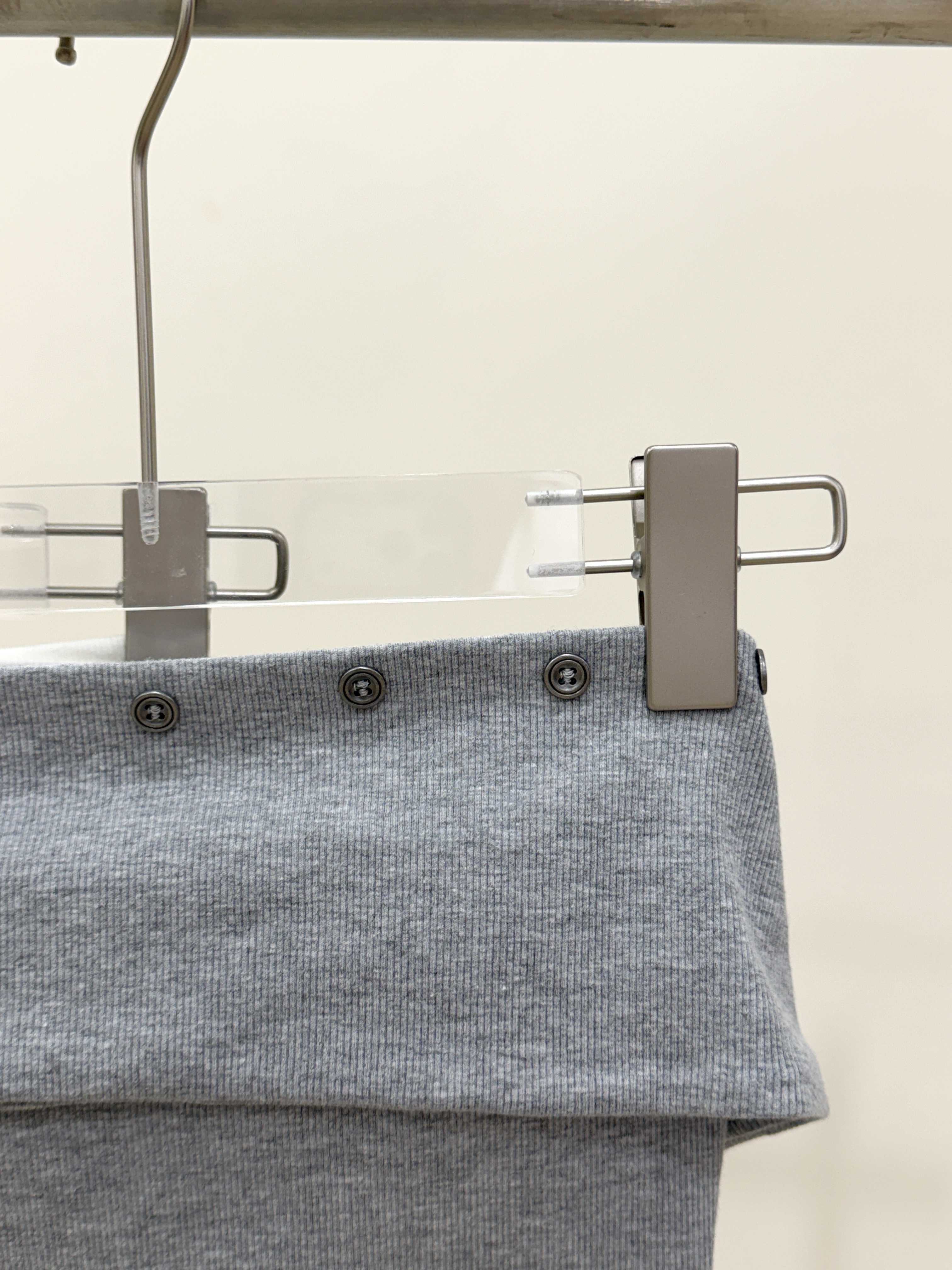 辣妹排釦平口上衣