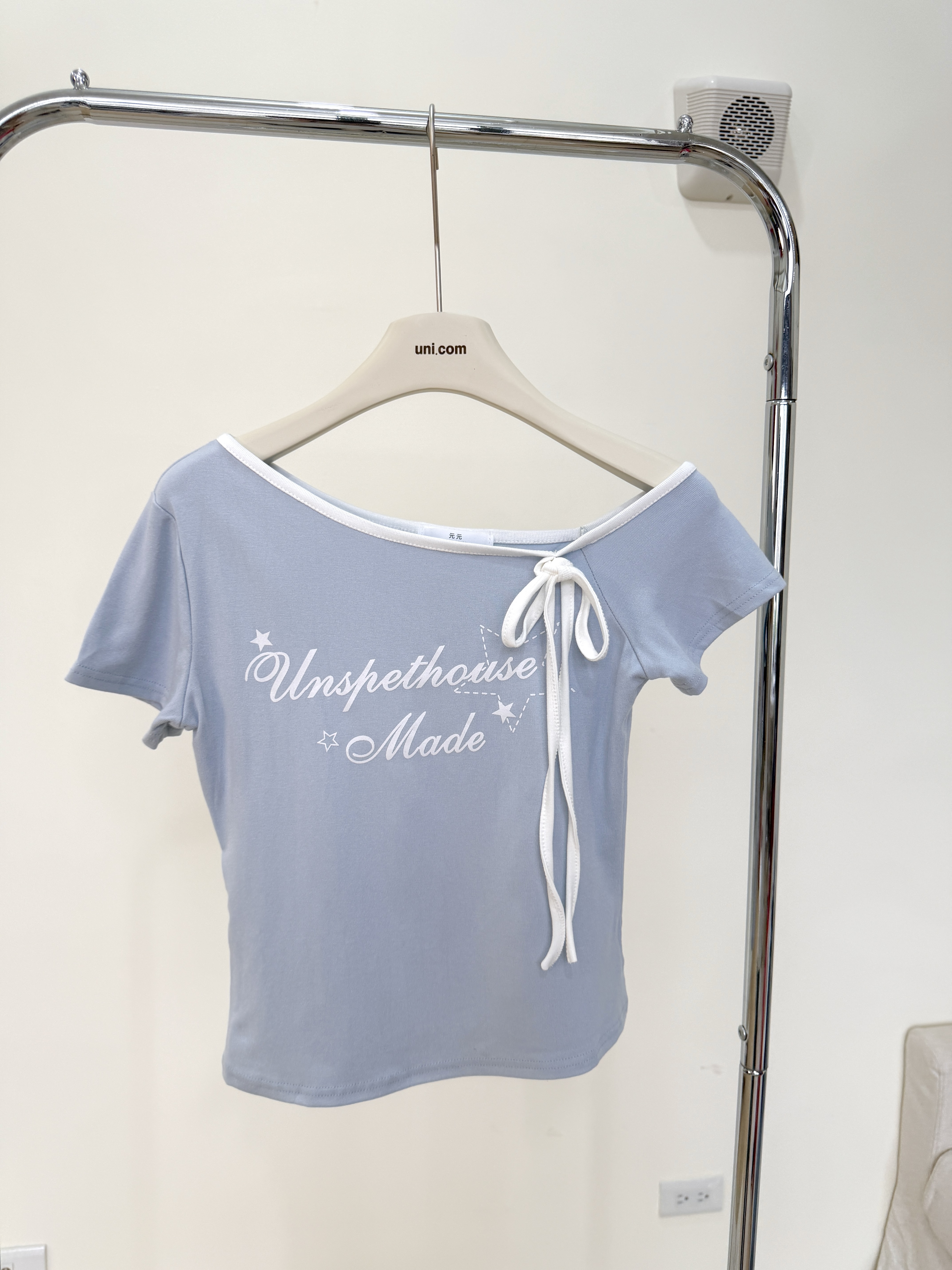 露肩綁繩短袖上衣