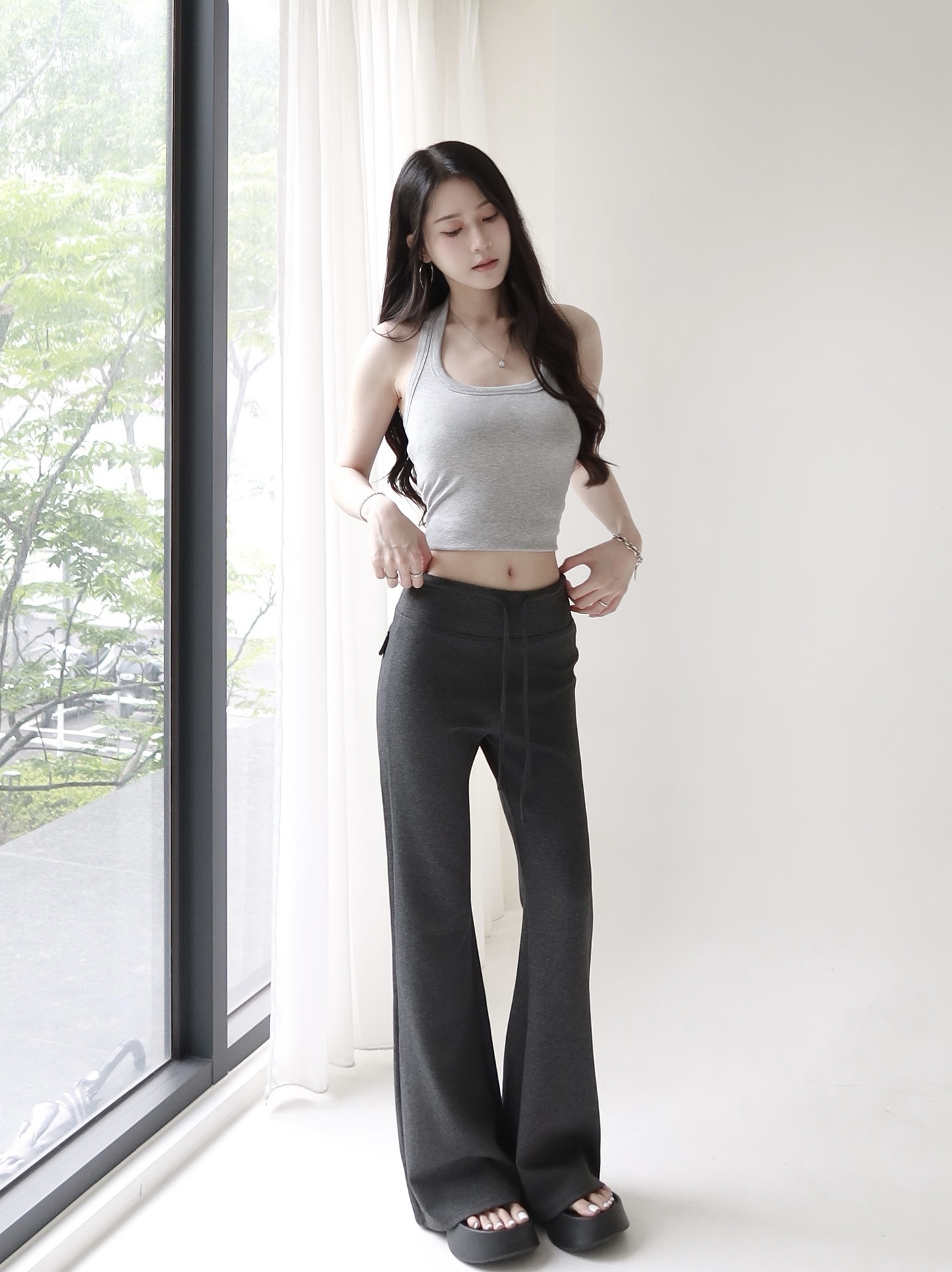 抽繩挺版中腰微喇雲朵褲