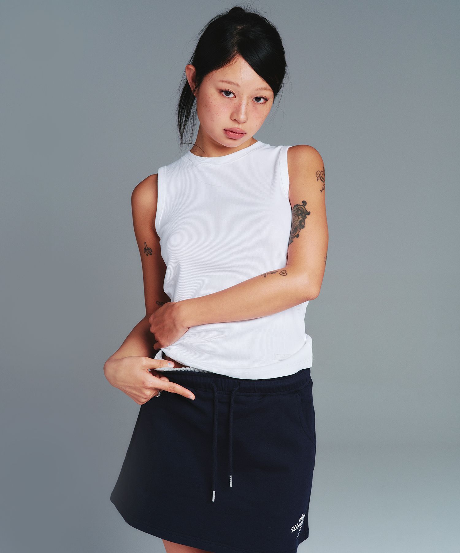 AMES-WORLDWIDE 圓領無袖上衣 AM2GMFT592AWH