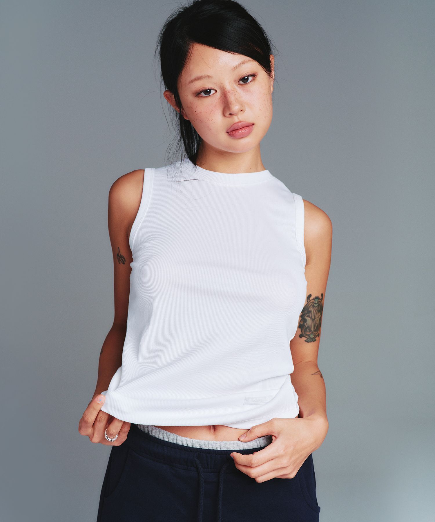 AMES-WORLDWIDE 圓領無袖上衣 AM2GMFT592AWH