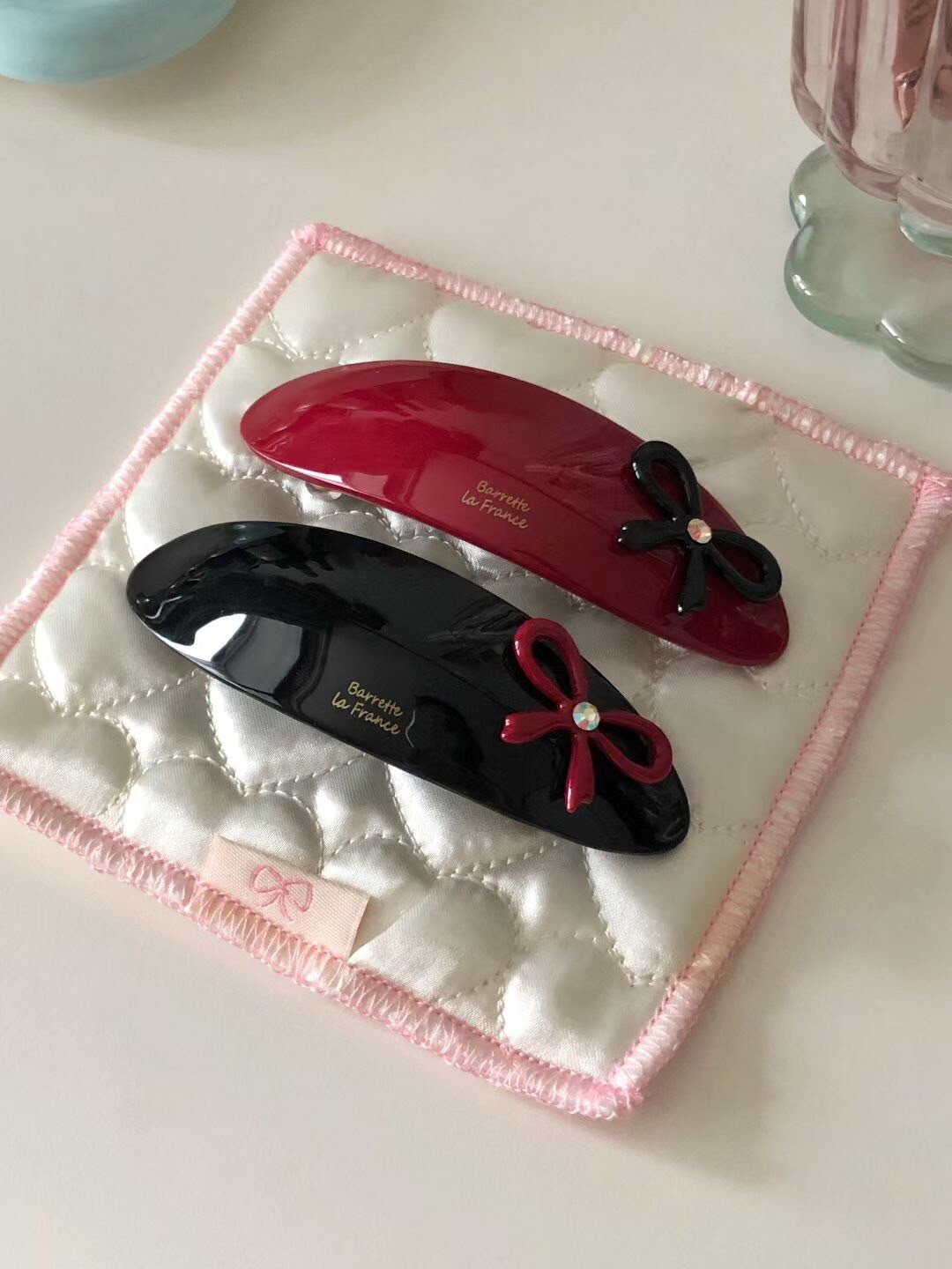 立體蝴蝶結字母圓弧感髮夾 / 2色