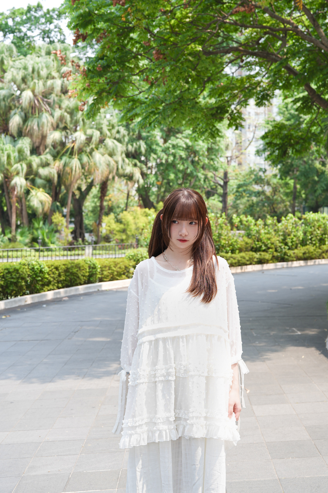 店主私心推！綁袖點點Ruffle Top · 3色入