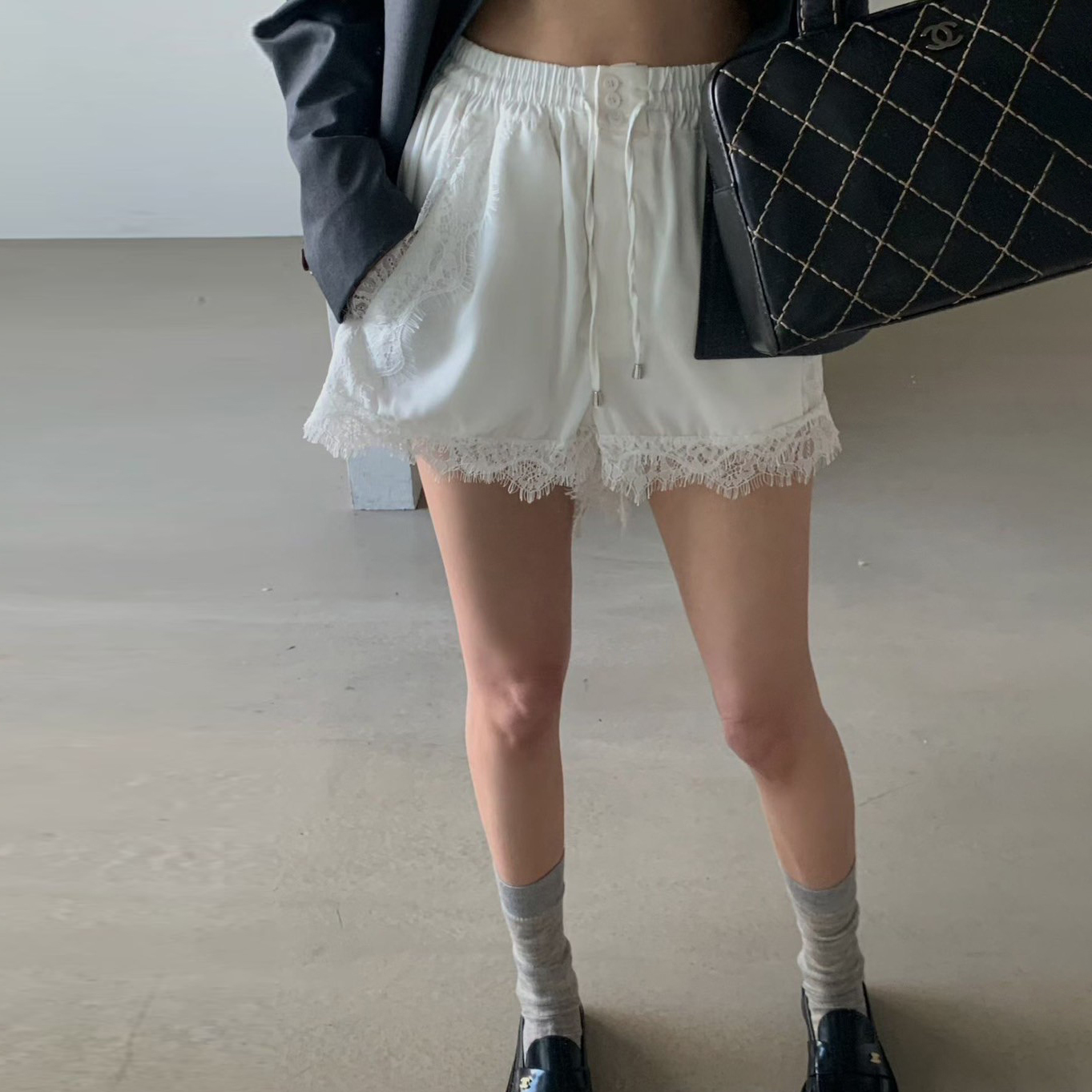 鬆緊腰下擺睫毛蕾絲拼接短褲-F / 3色
