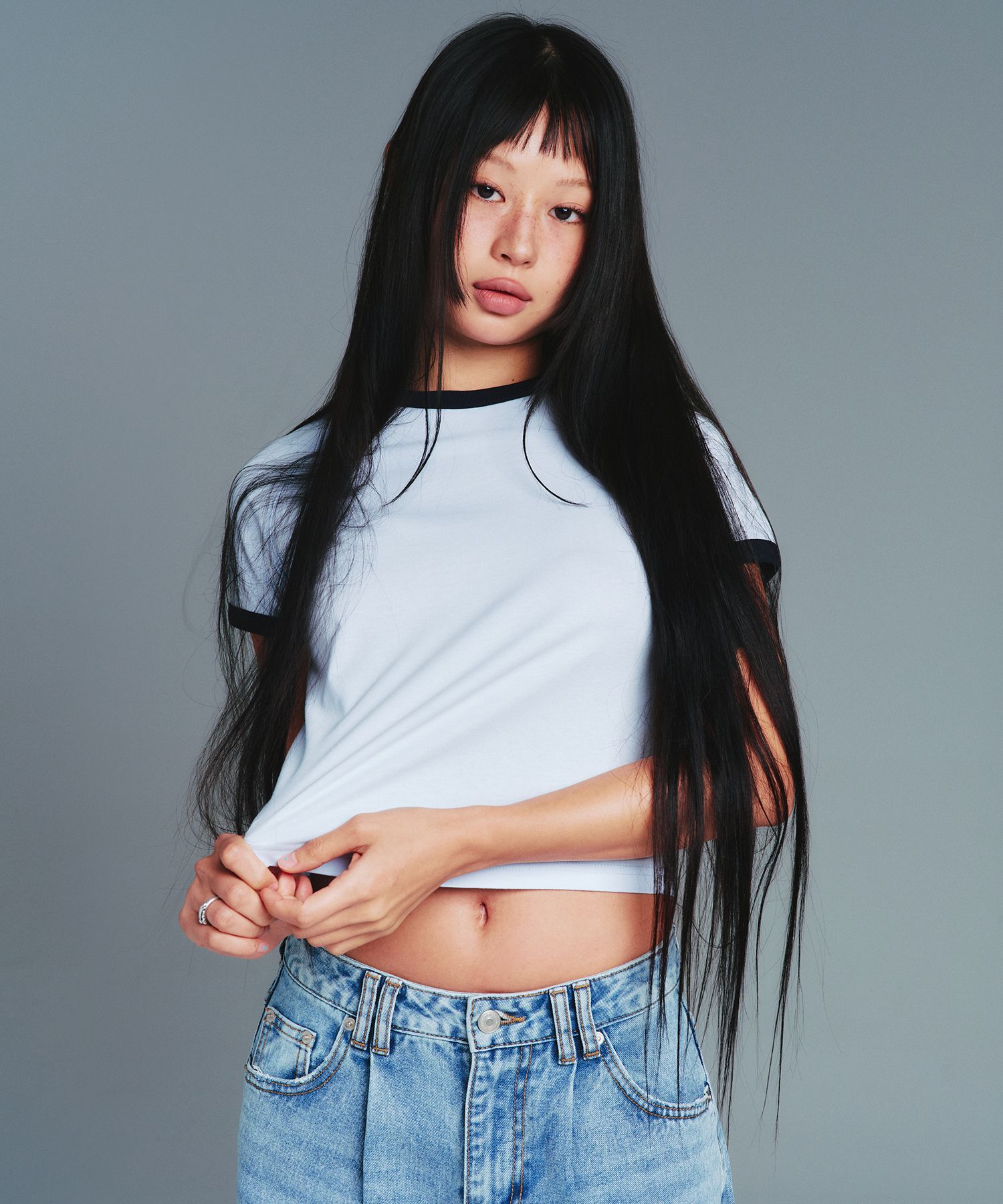 AMES-WORLDWIDE 圓弧下擺撞色領口T恤 AM2GMFT531ABL