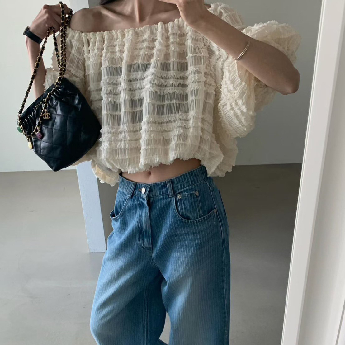 浪漫感獨特織紋感澎澎一字領上衣 / 2色
